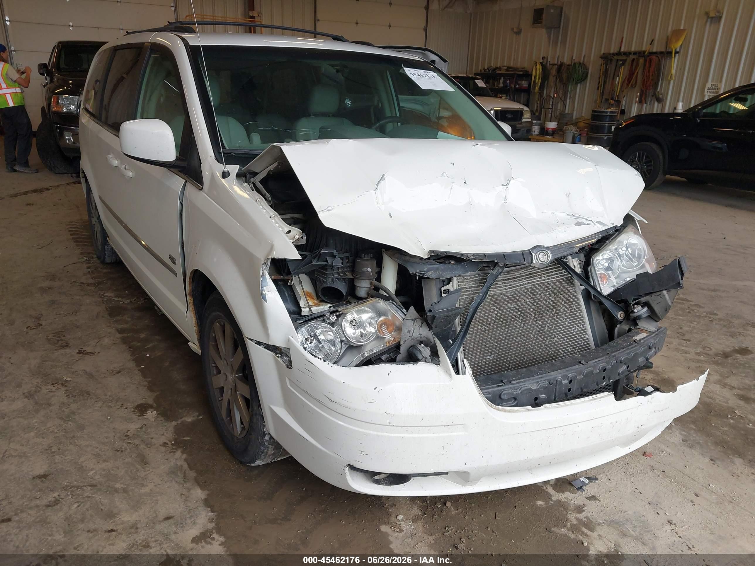 2009 Chrysler Town & Country Touring White vin: 2A8HR54109R674864