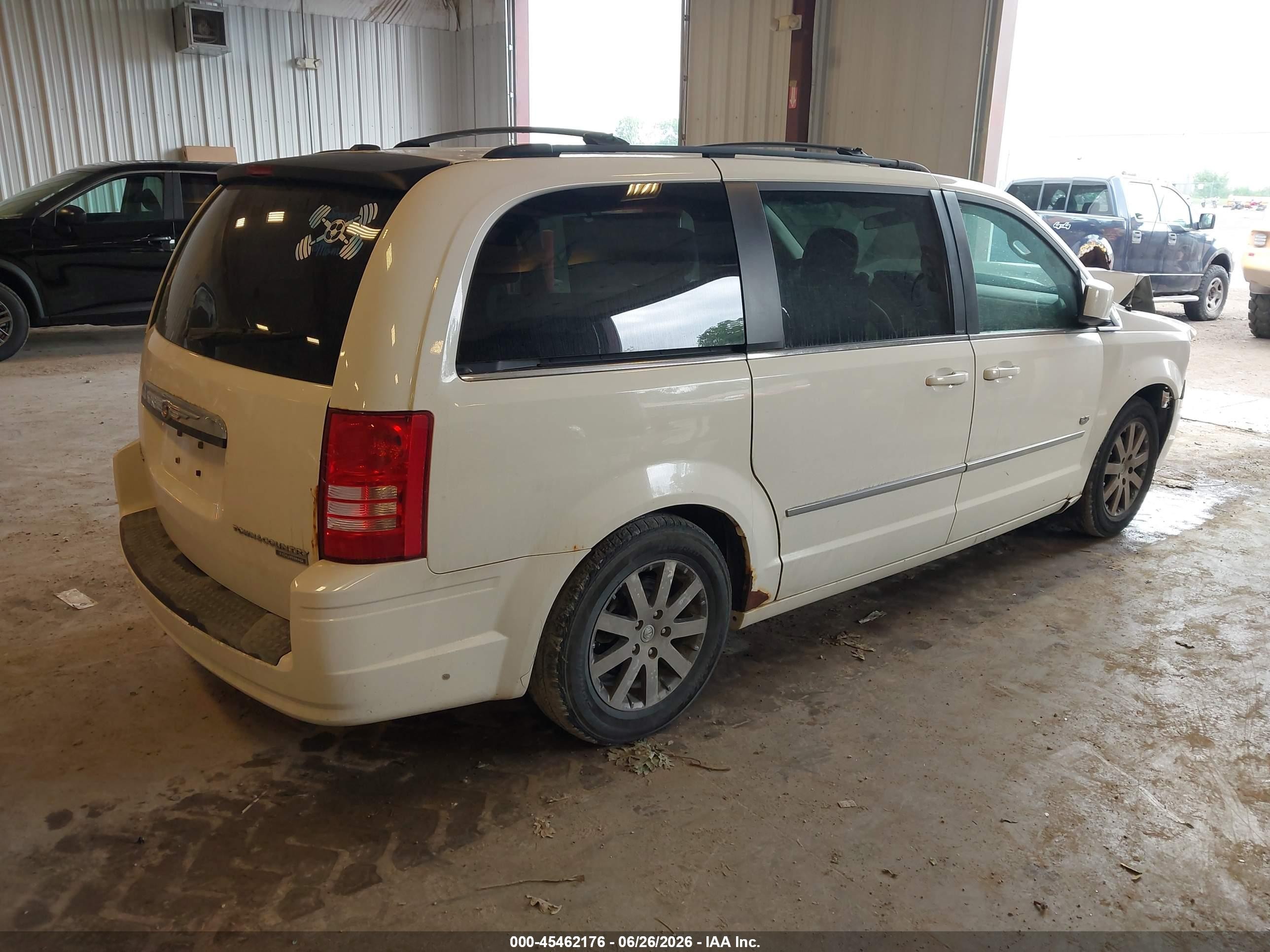 2009 Chrysler Town & Country Touring White vin: 2A8HR54109R674864