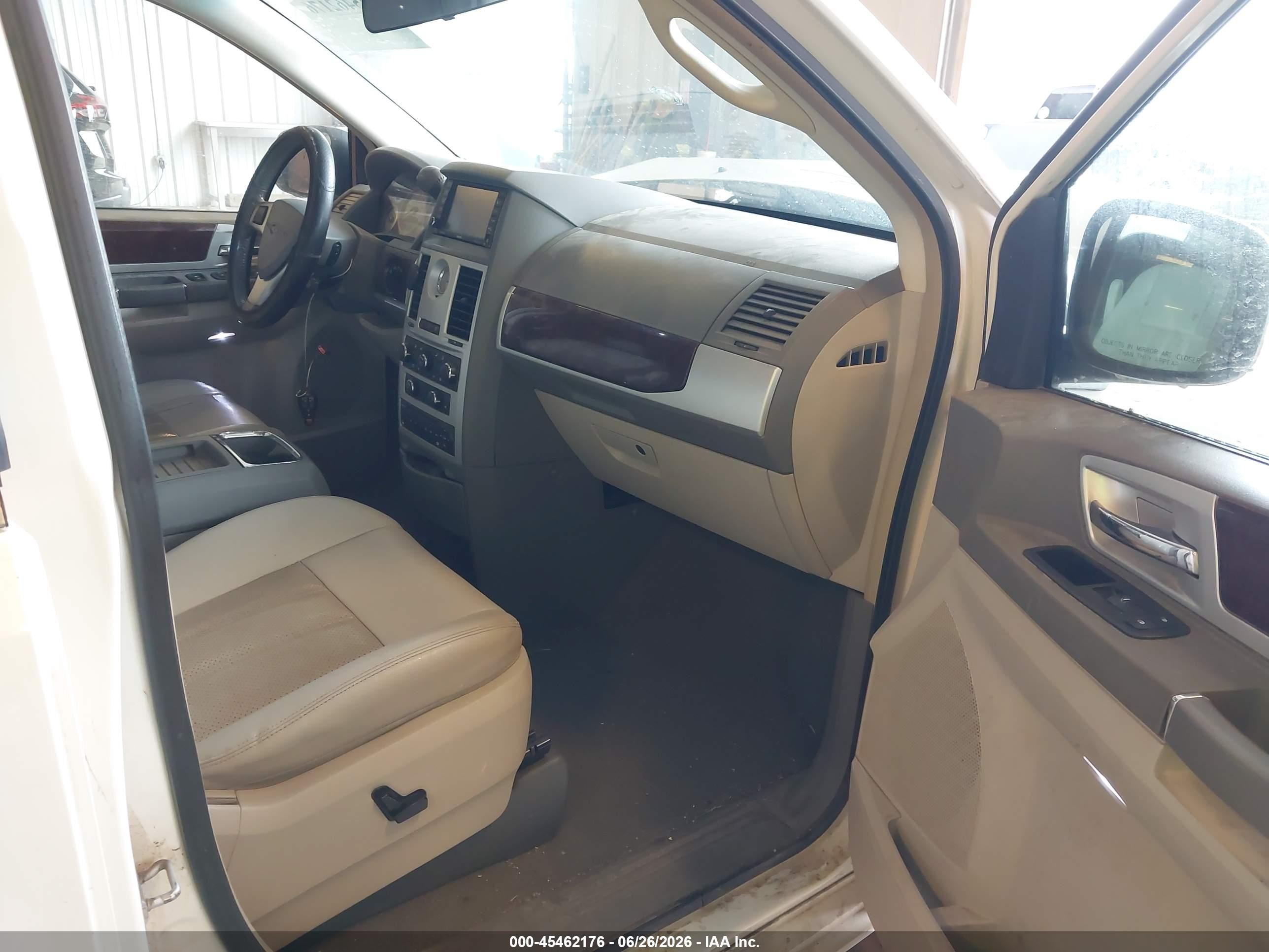 2009 Chrysler Town & Country Touring Белый vin: 2A8HR54109R674864