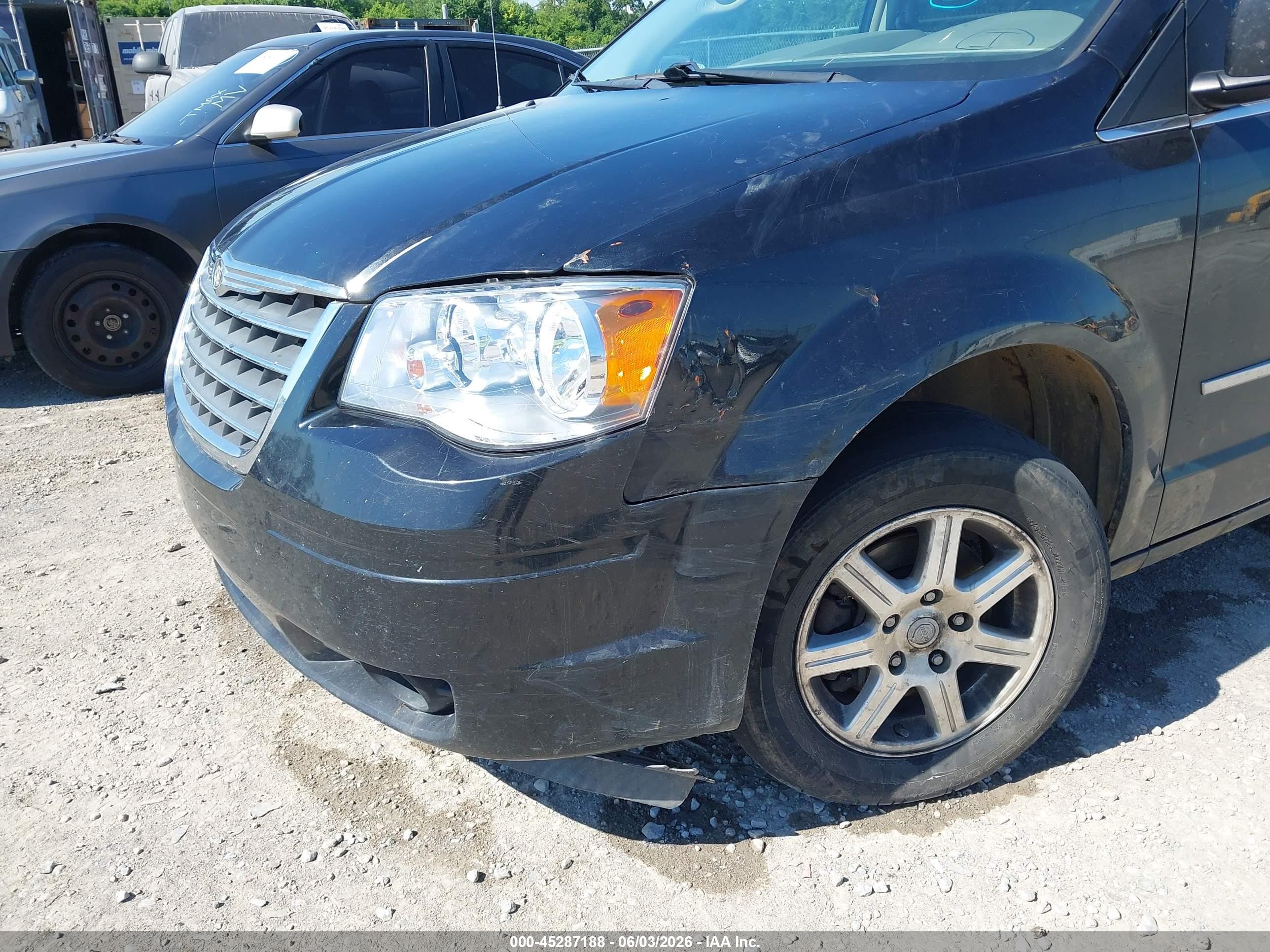 2009 Chrysler Town & Country Touring Black vin: 2A8HR54119R549159