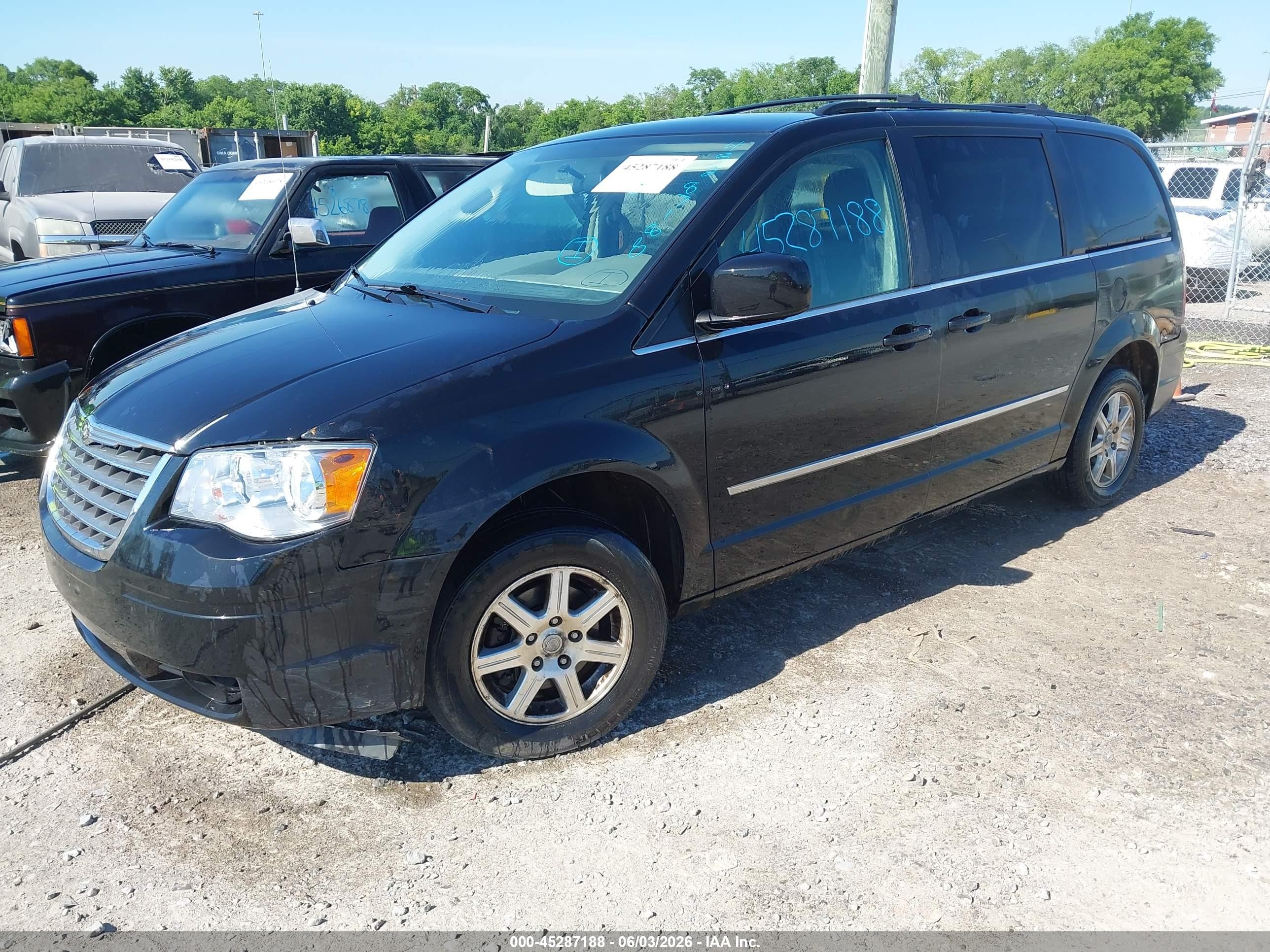 2009 Chrysler Town & Country Touring Black vin: 2A8HR54119R549159