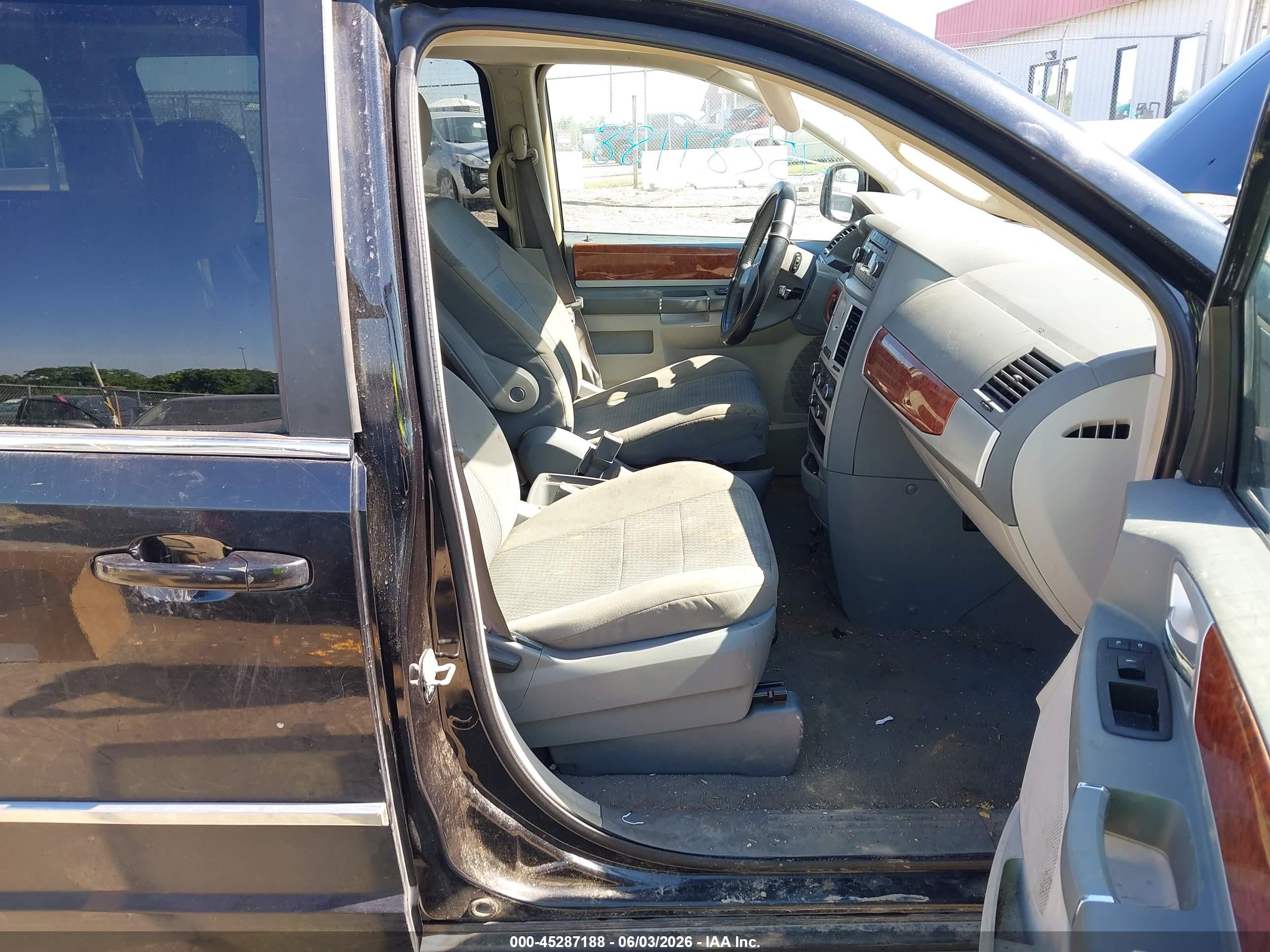 2009 Chrysler Town & Country Touring Black vin: 2A8HR54119R549159