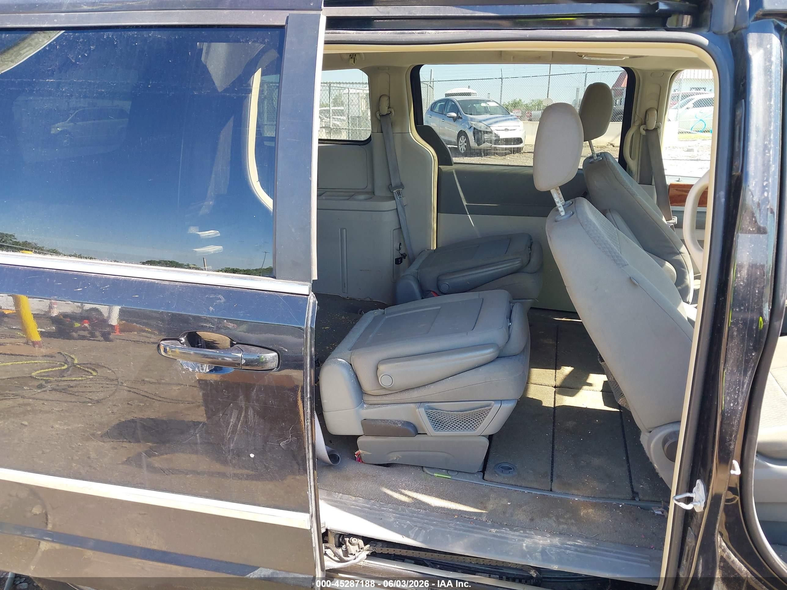 2009 Chrysler Town & Country Touring Black vin: 2A8HR54119R549159