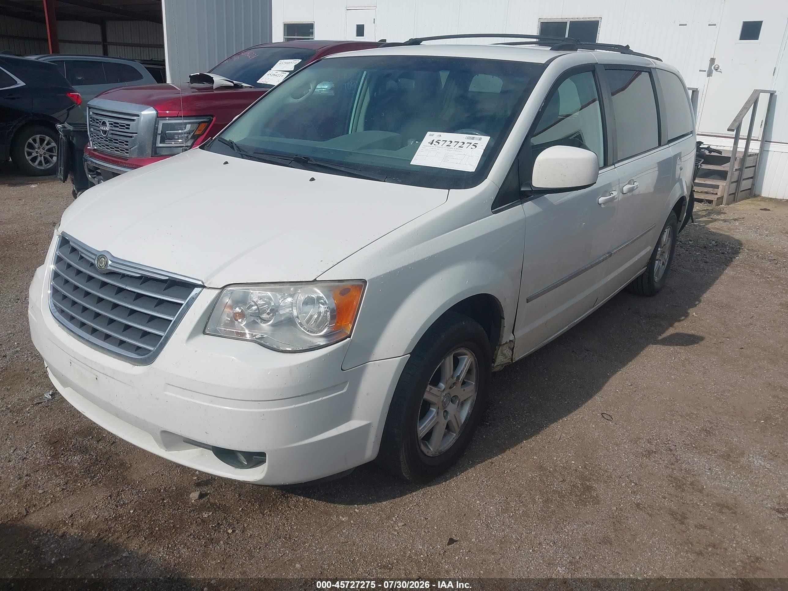2009 Chrysler Town & Country Touring White vin: 2A8HR54119R555303