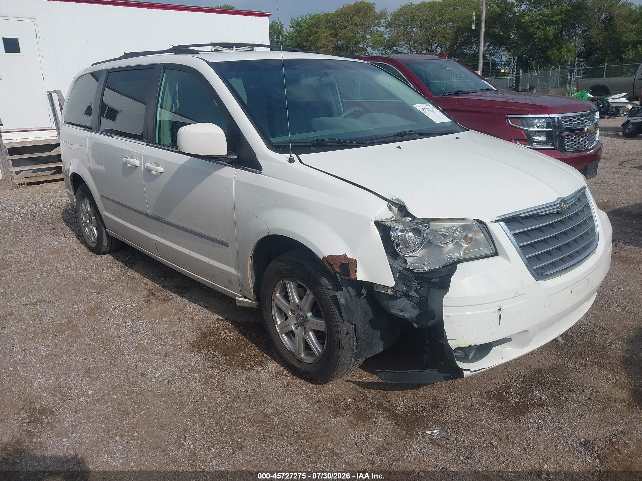 2009 Chrysler Town & Country Touring White vin: 2A8HR54119R555303