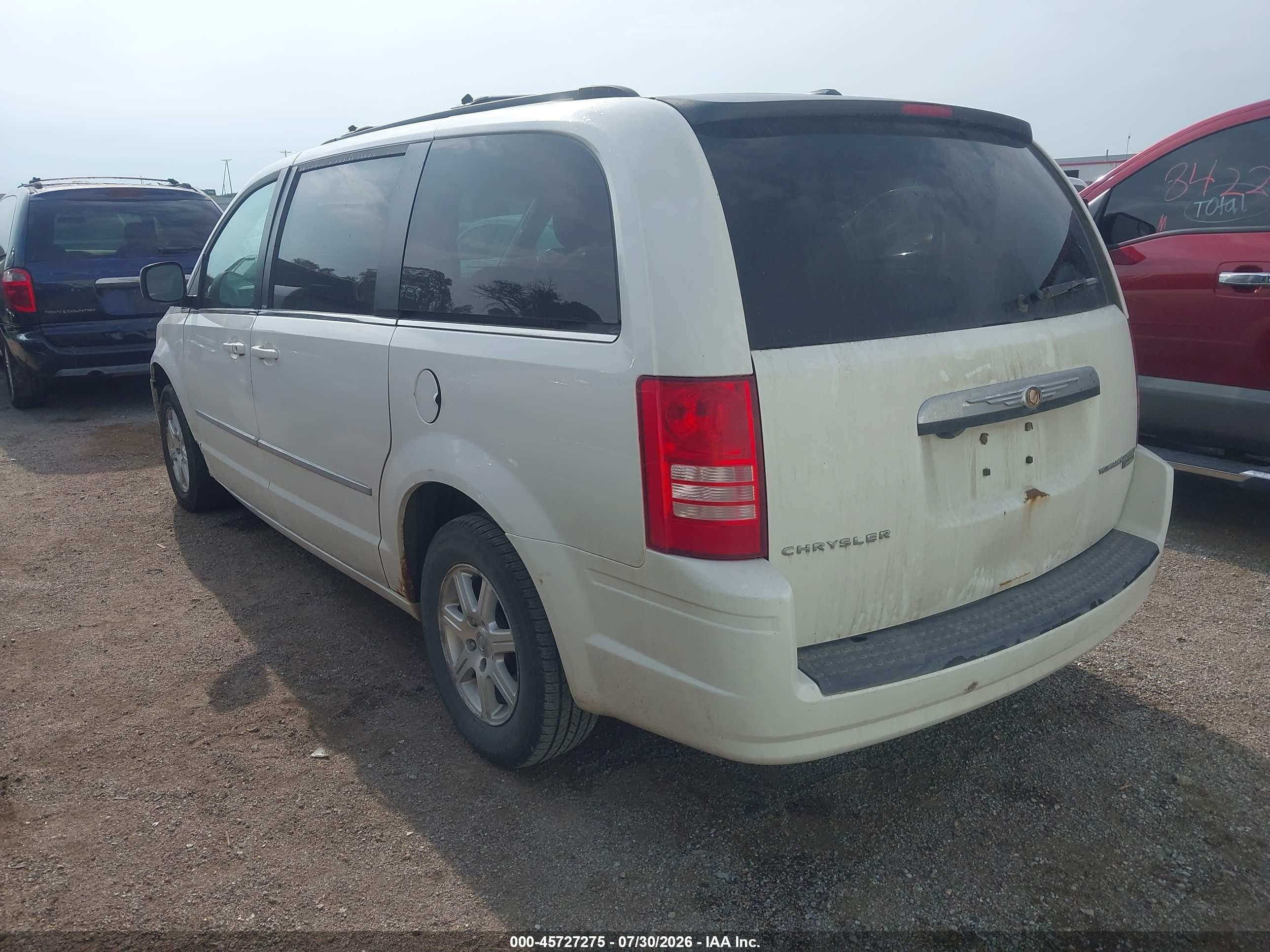 2009 Chrysler Town & Country Touring White vin: 2A8HR54119R555303