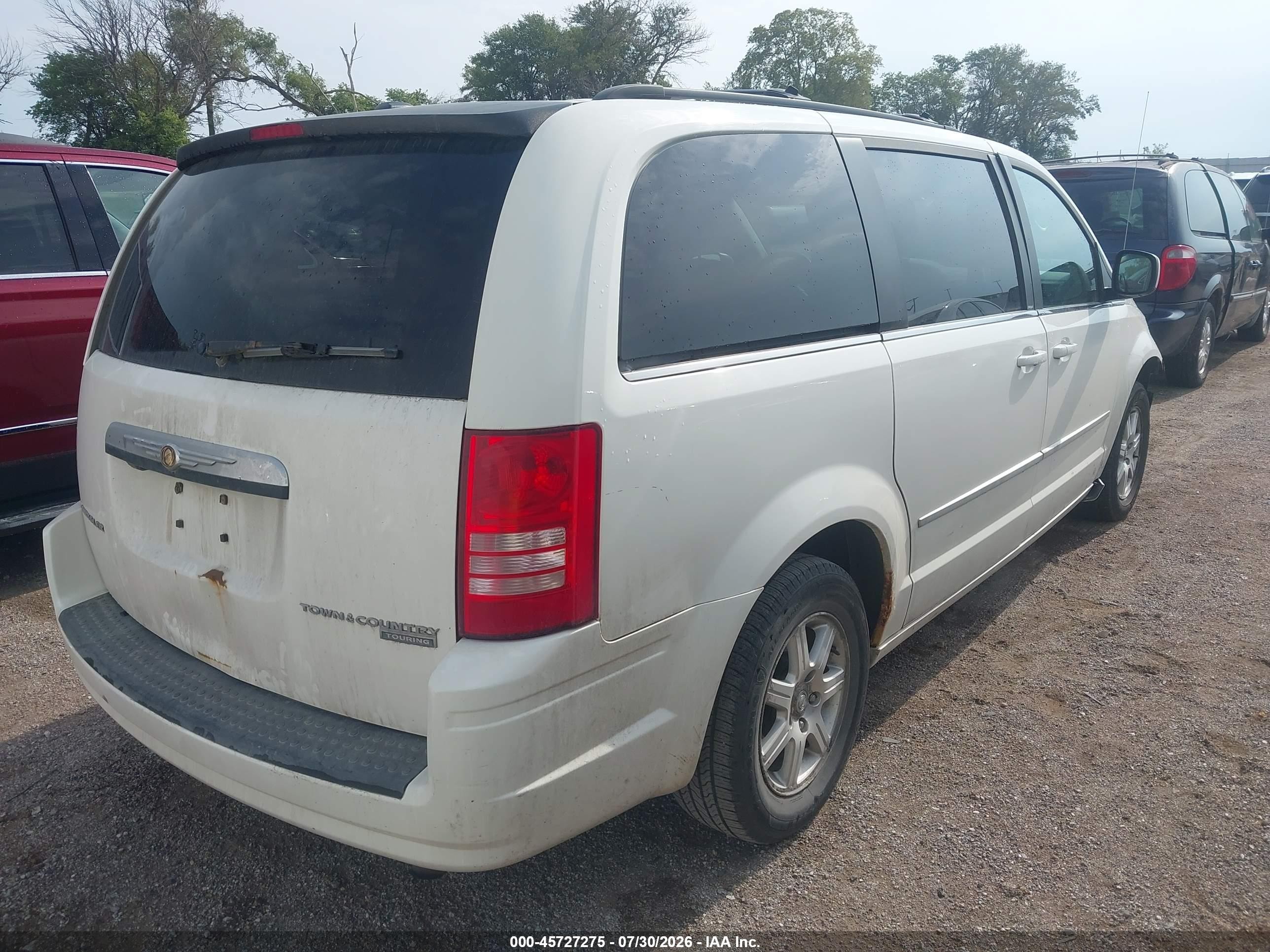 2009 Chrysler Town & Country Touring White vin: 2A8HR54119R555303