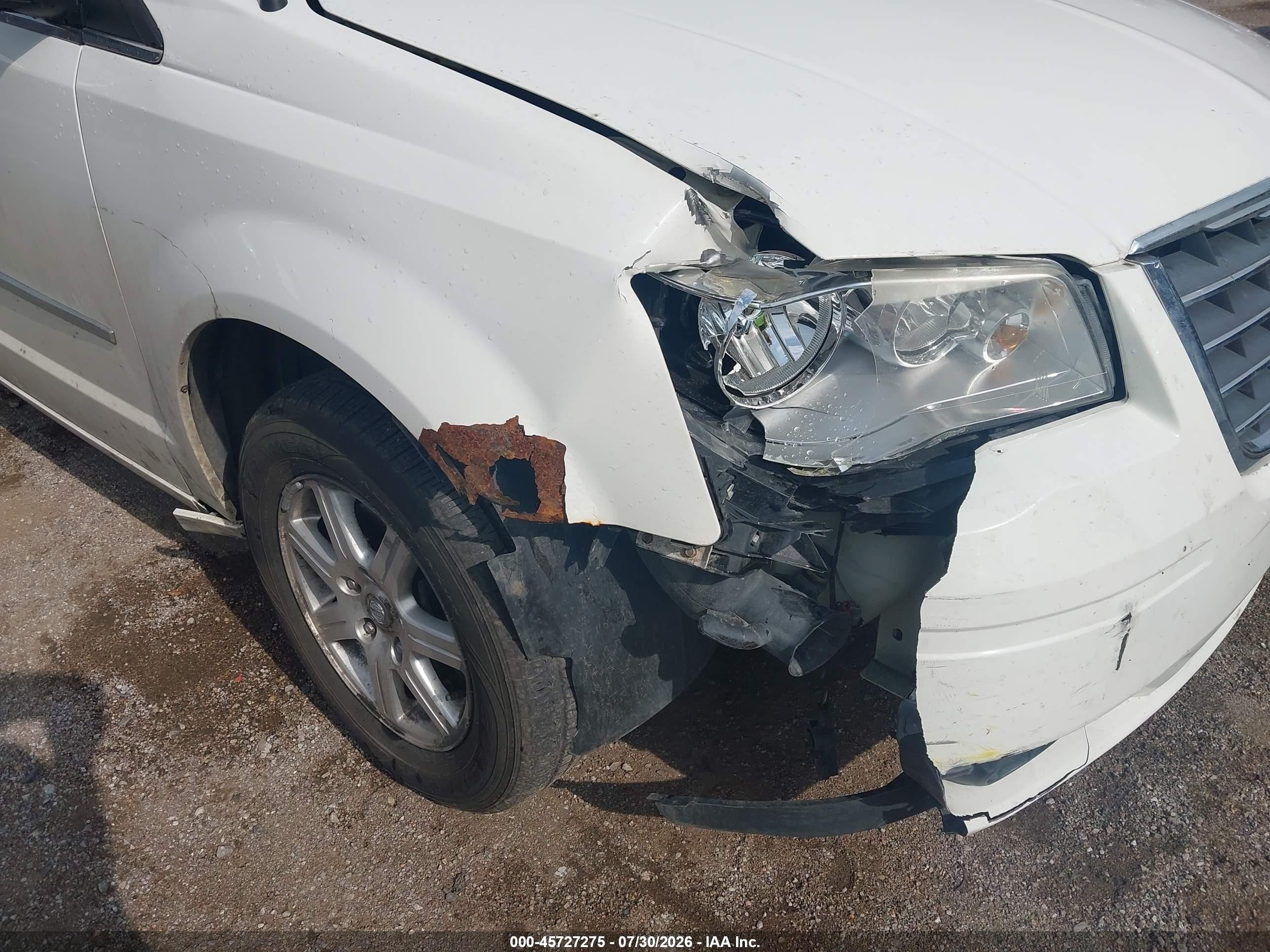 2009 Chrysler Town & Country Touring White vin: 2A8HR54119R555303
