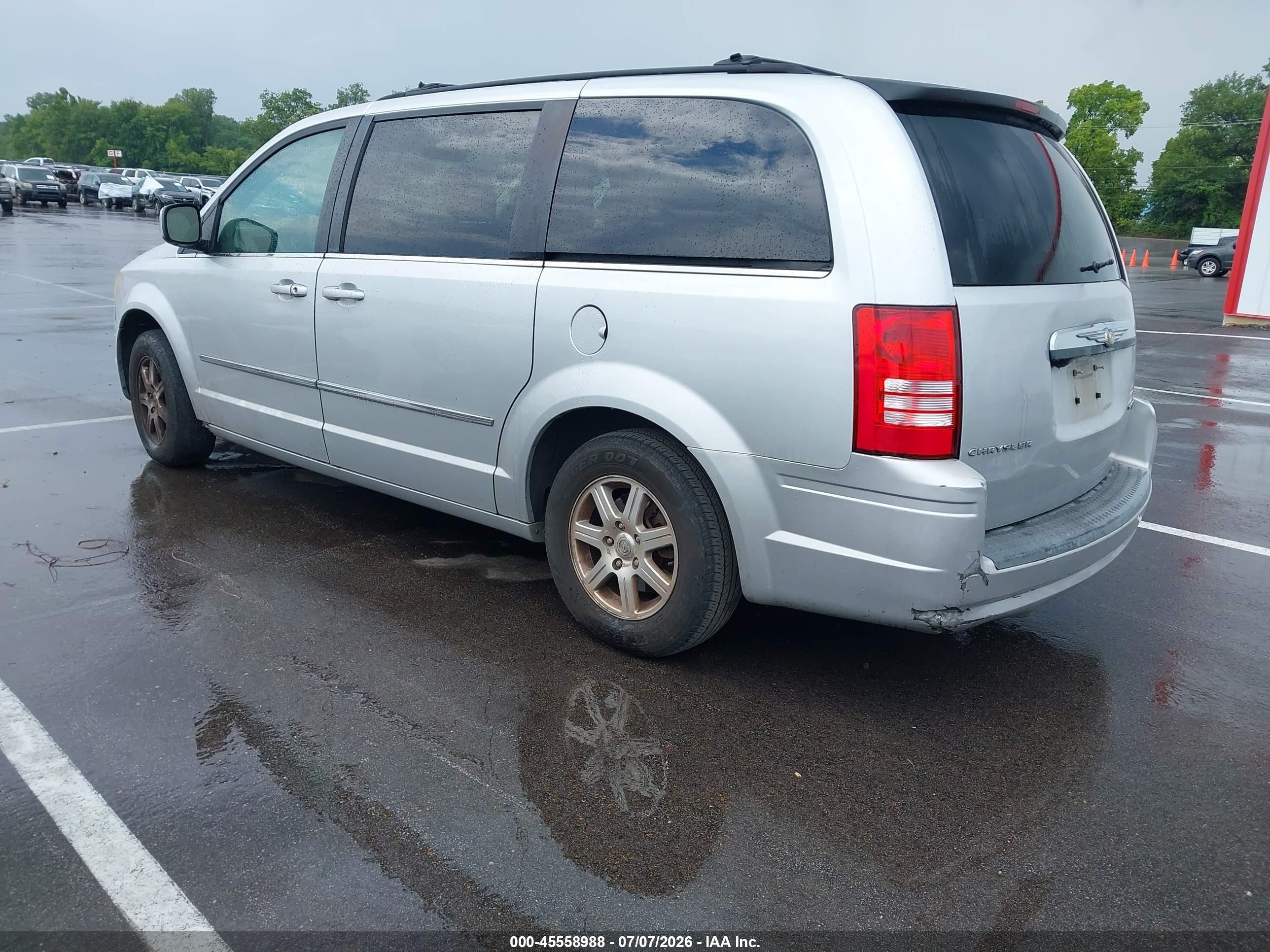 2009 Chrysler Town & Country Touring Silver vin: 2A8HR54119R565443