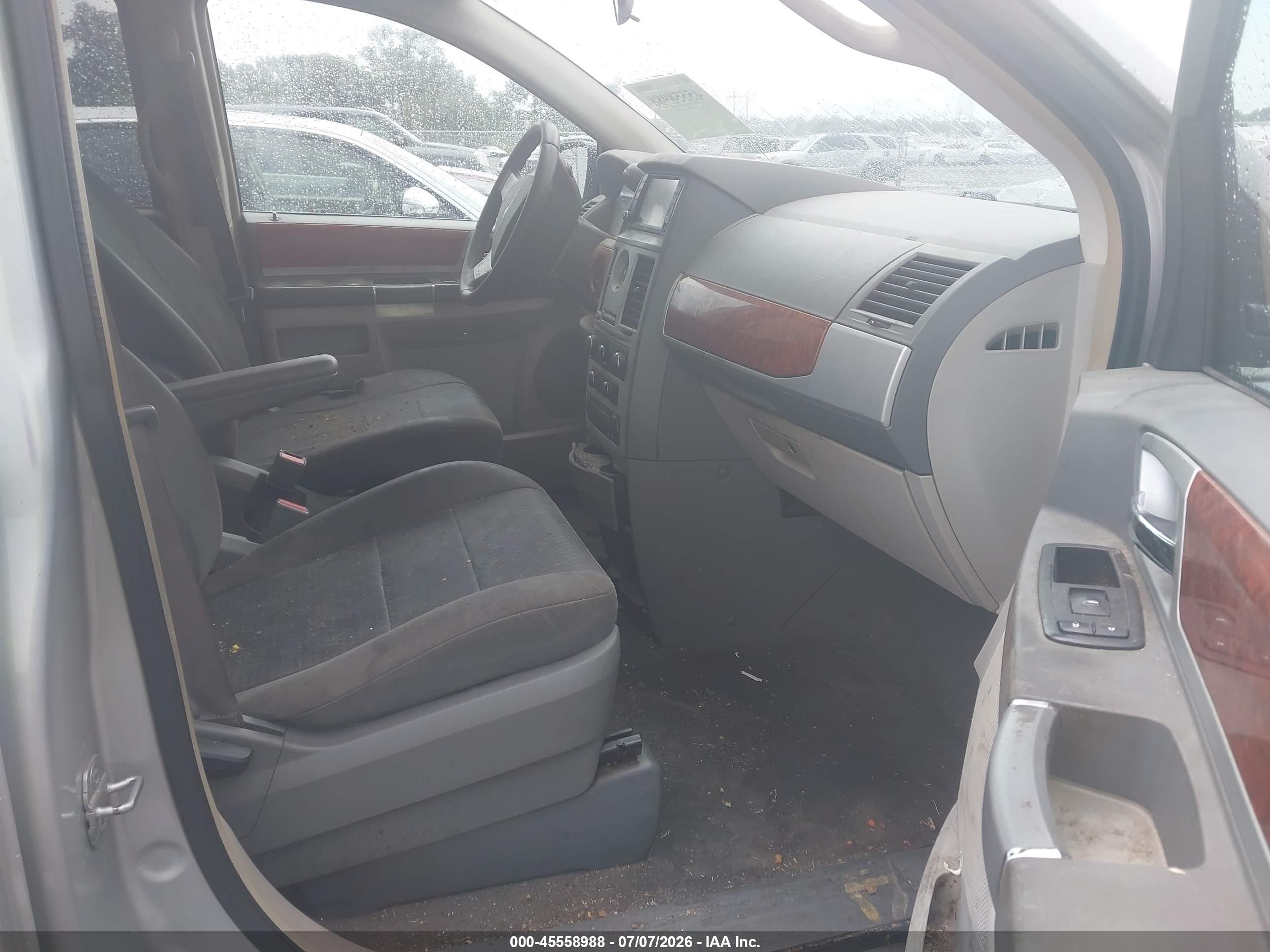 2009 Chrysler Town & Country Touring Silver vin: 2A8HR54119R565443