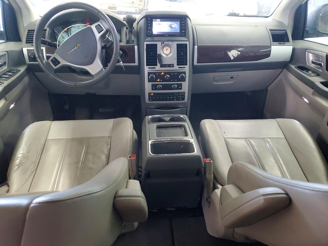 2009 Chrysler Town & Country Touring White vin: 2A8HR54119R640688