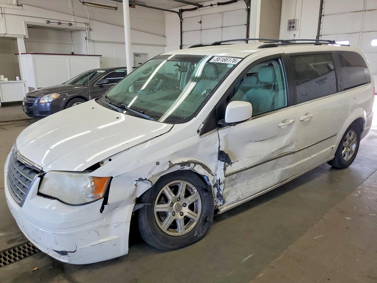 2009 Chrysler Town & Country Touring White vin: 2A8HR54119R640688