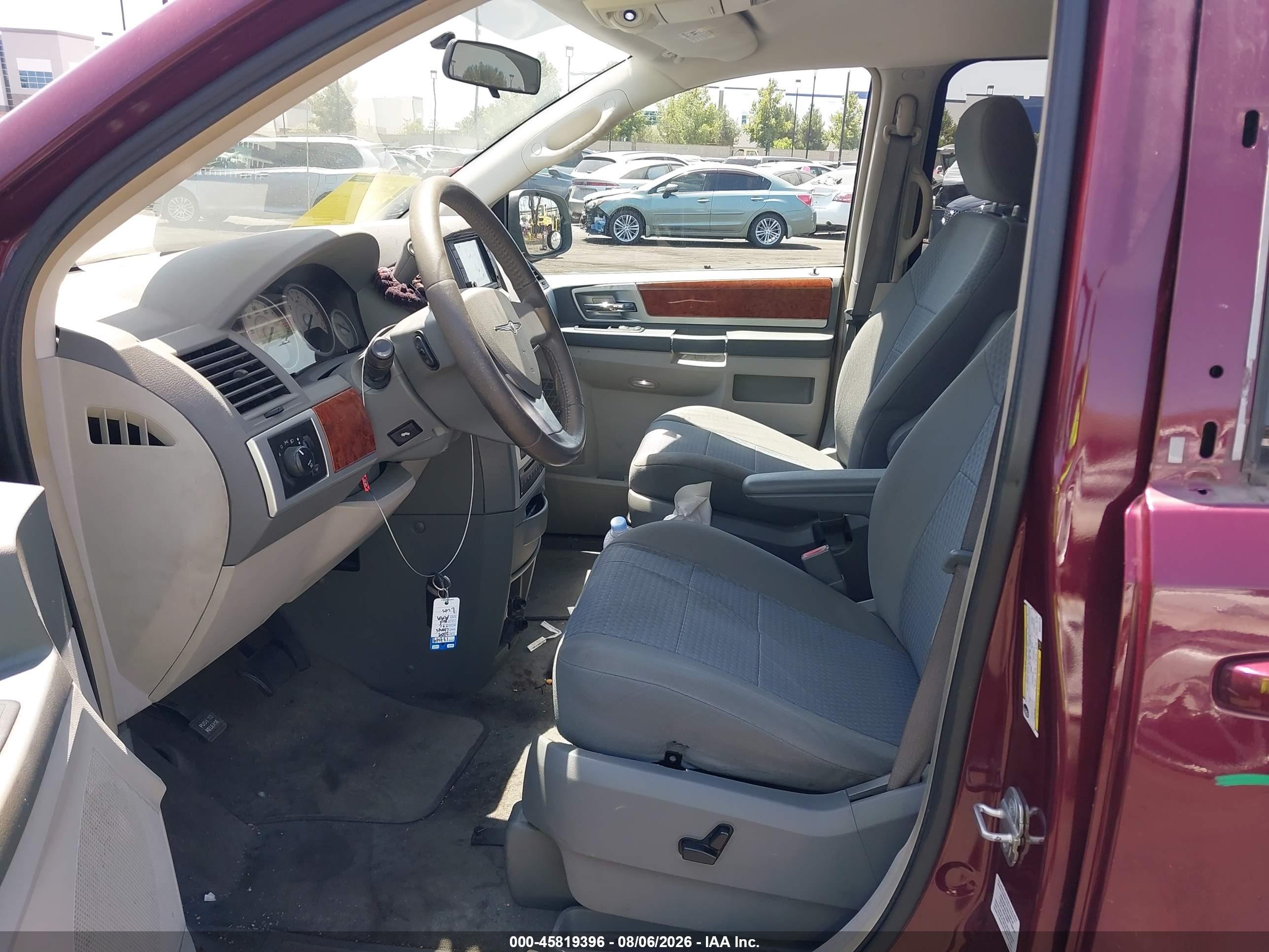 2009 Chrysler Town & Country Touring Burgundy vin: 2A8HR54129R522410