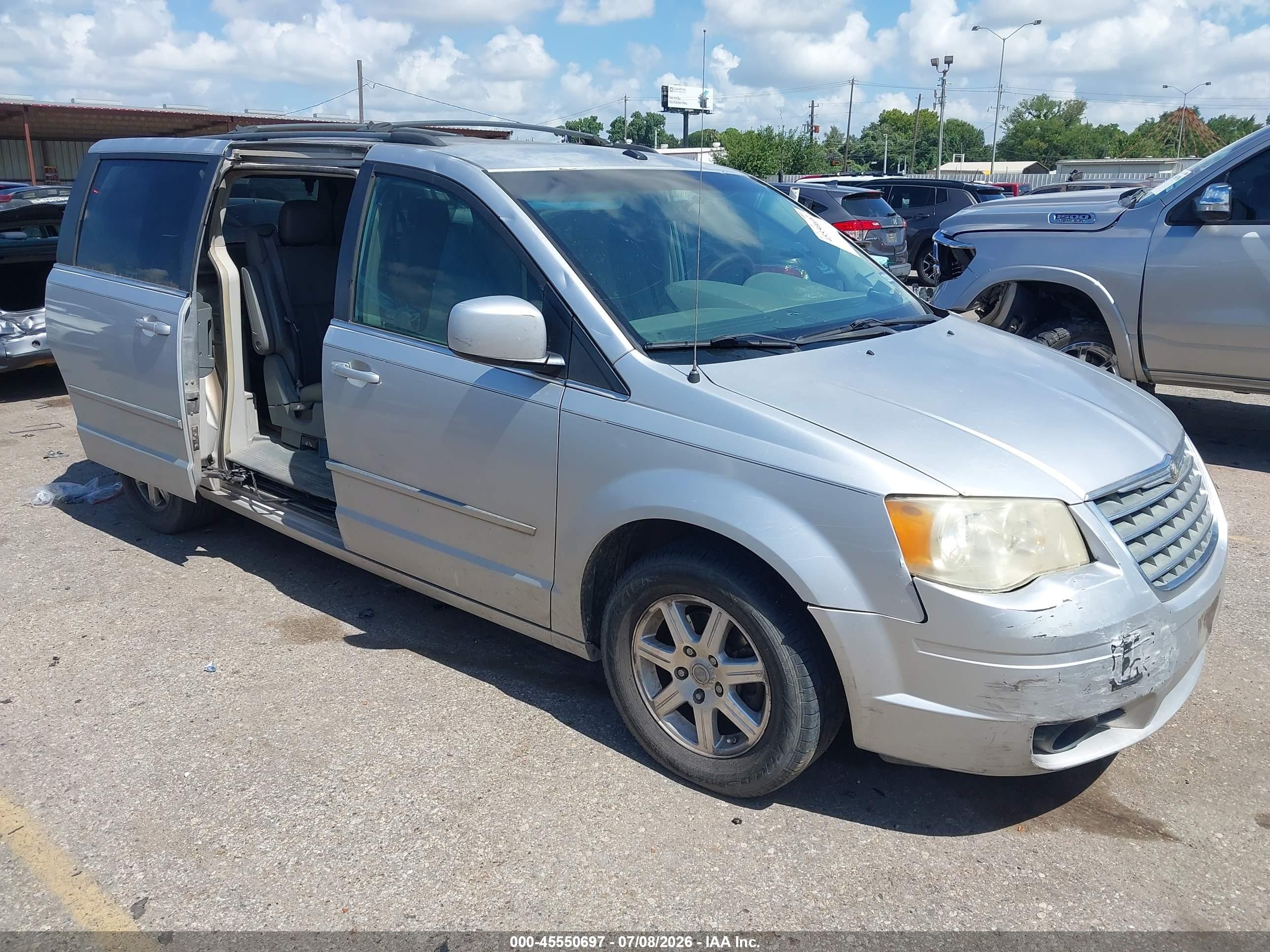 2009 Chrysler Town & Country Touring Silver vin: 2A8HR54129R528000