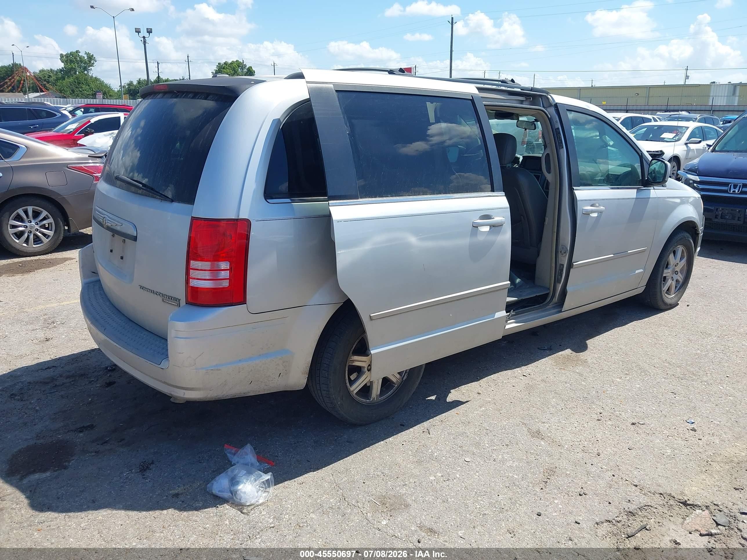 2009 Chrysler Town & Country Touring Silver vin: 2A8HR54129R528000
