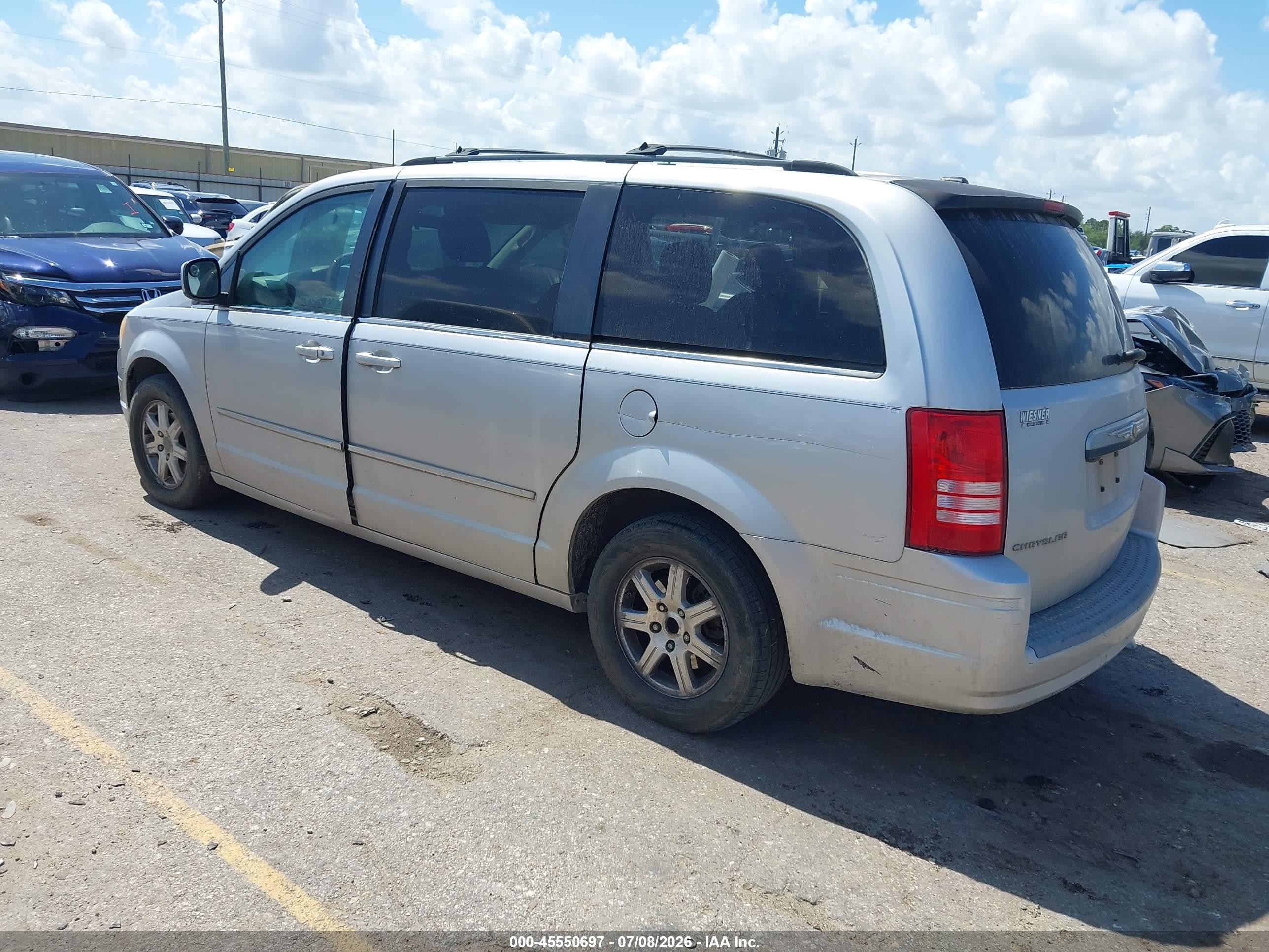 2009 Chrysler Town & Country Touring Silver vin: 2A8HR54129R528000