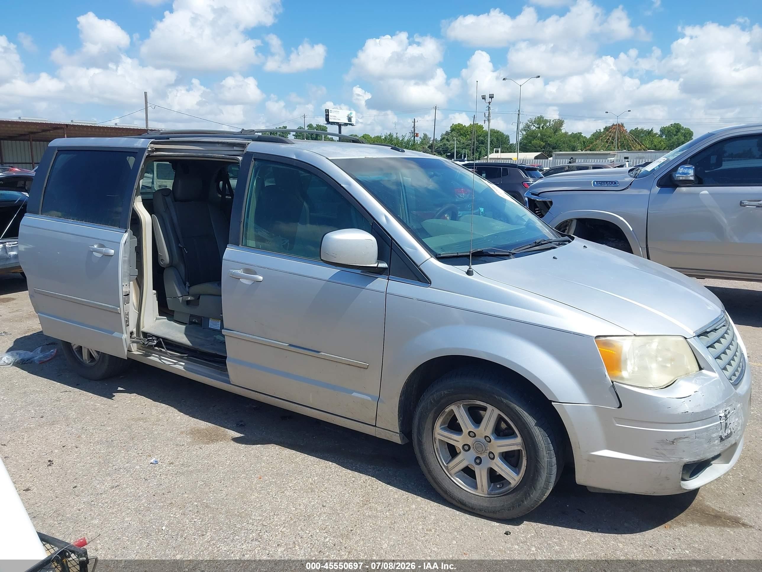 2009 Chrysler Town & Country Touring Silver vin: 2A8HR54129R528000