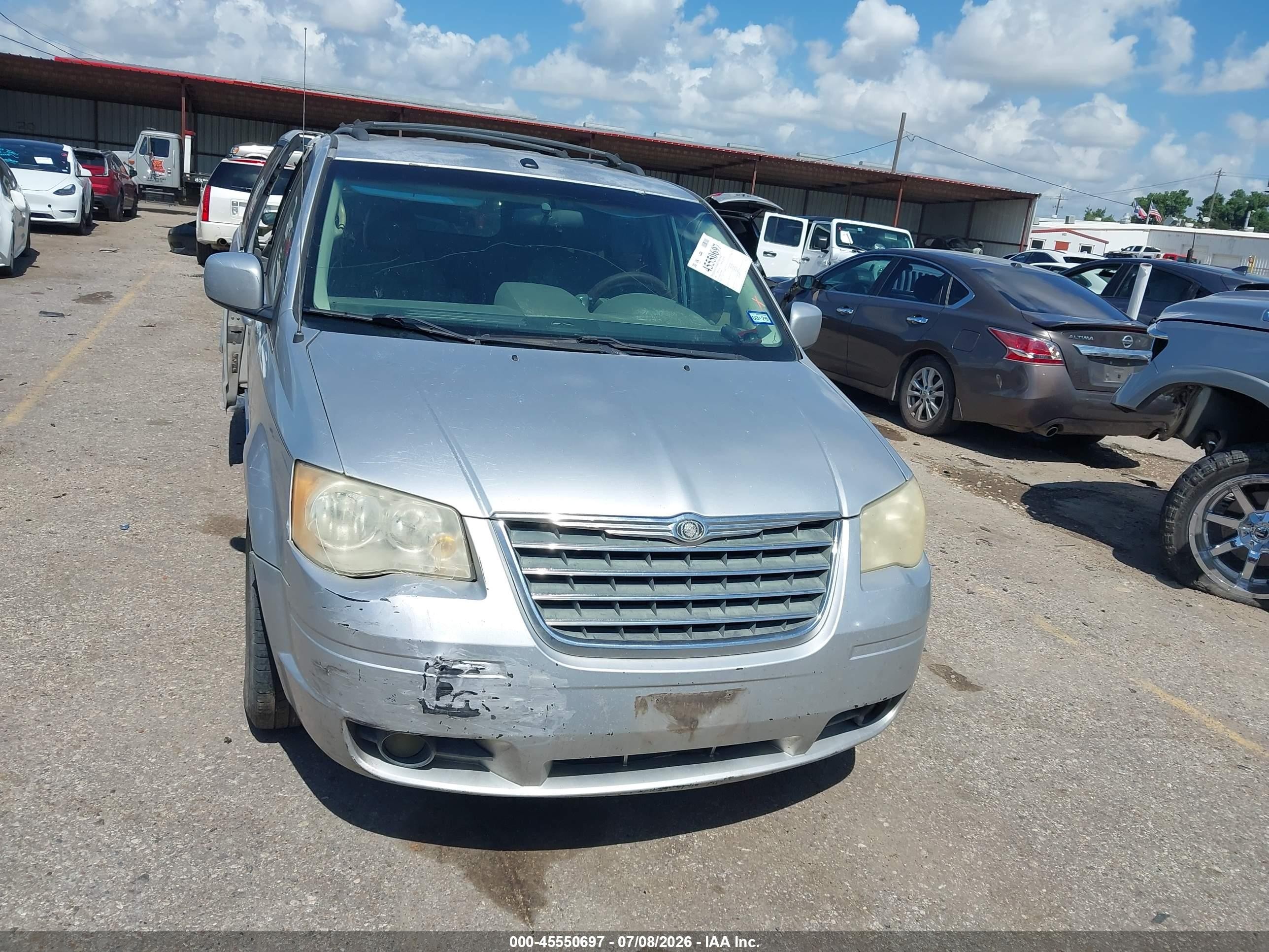 2009 Chrysler Town & Country Touring Silver vin: 2A8HR54129R528000