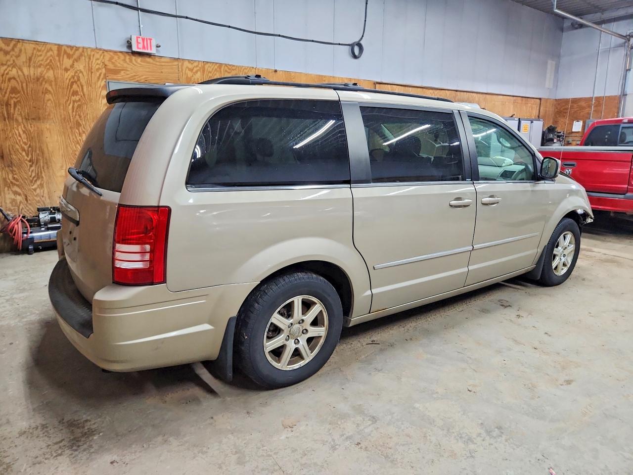 2009 Chrysler Town & Country Touring Tan vin: 2A8HR54139R562592