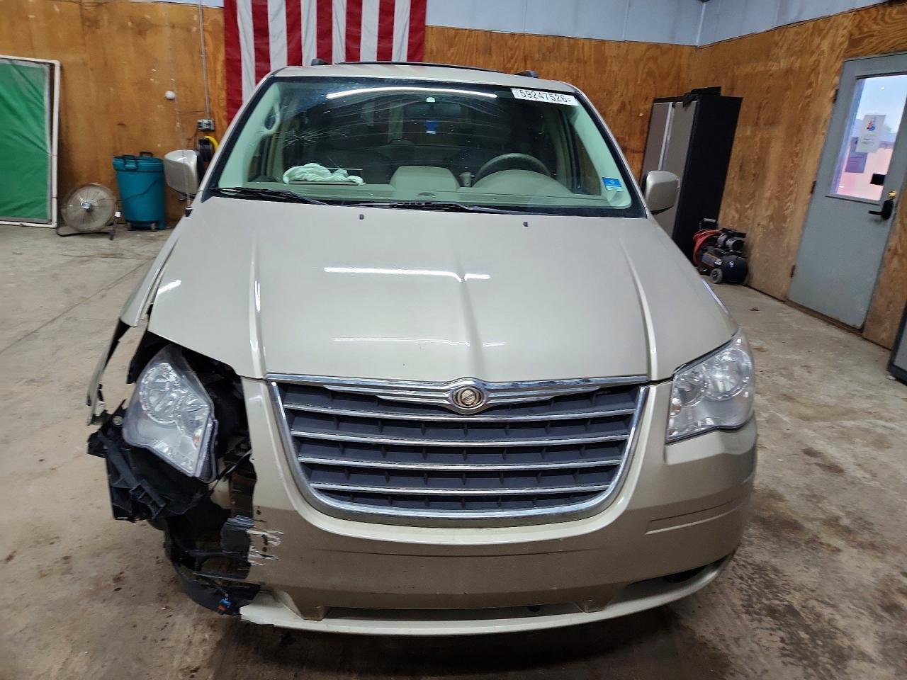 2009 Chrysler Town & Country Touring Tan vin: 2A8HR54139R562592