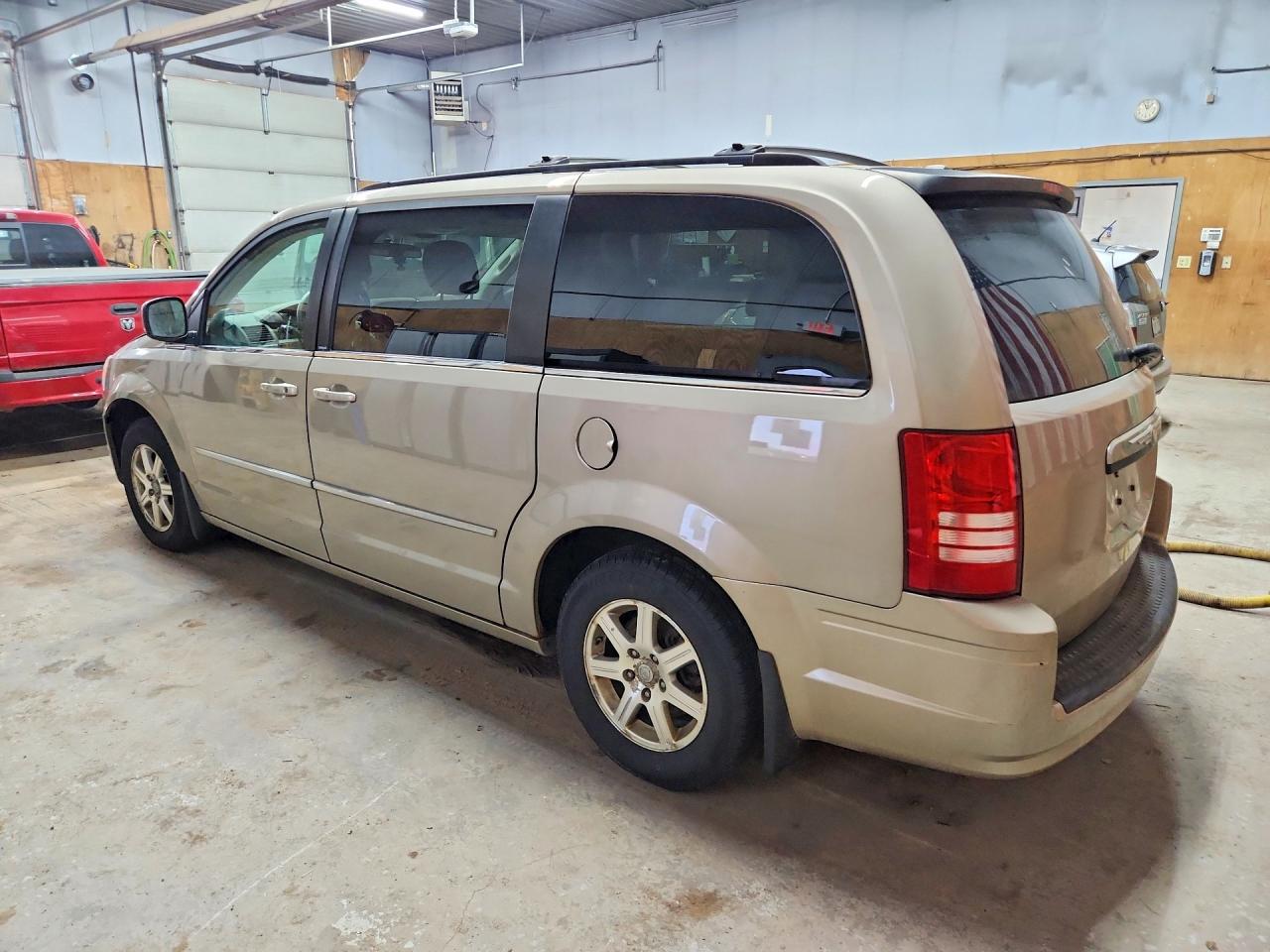 2009 Chrysler Town & Country Touring Tan vin: 2A8HR54139R562592