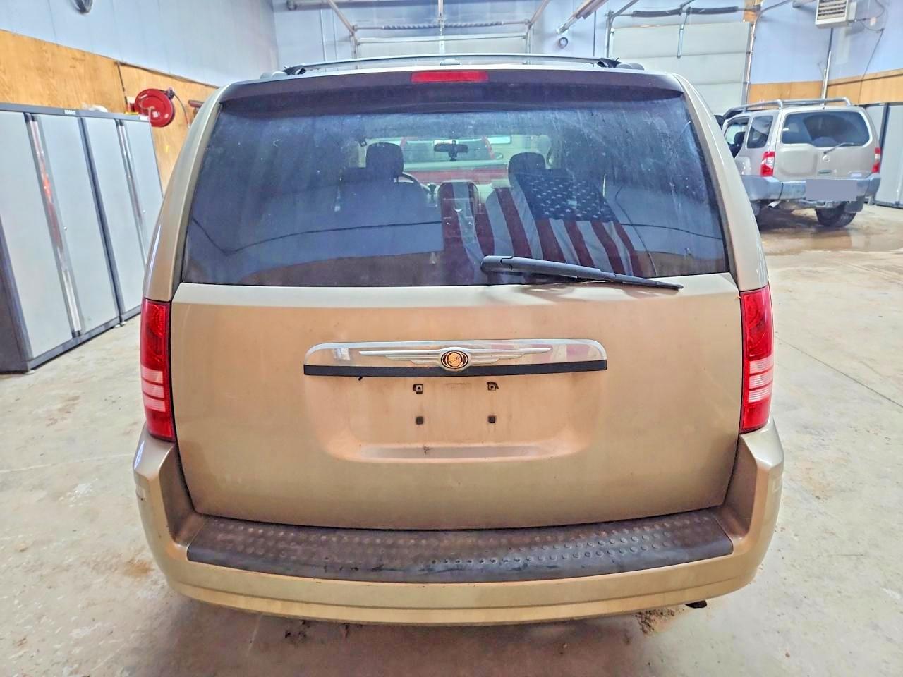 2009 Chrysler Town & Country Touring Tan vin: 2A8HR54139R562592