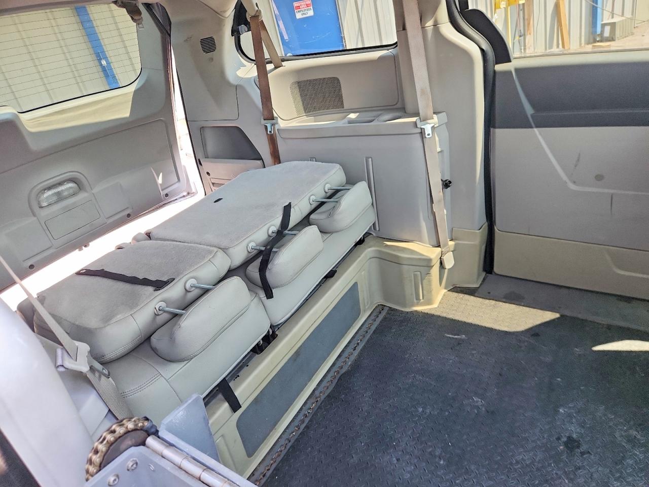 2009 Chrysler Town & Country Touring Серебряный vin: 2A8HR54149R508556