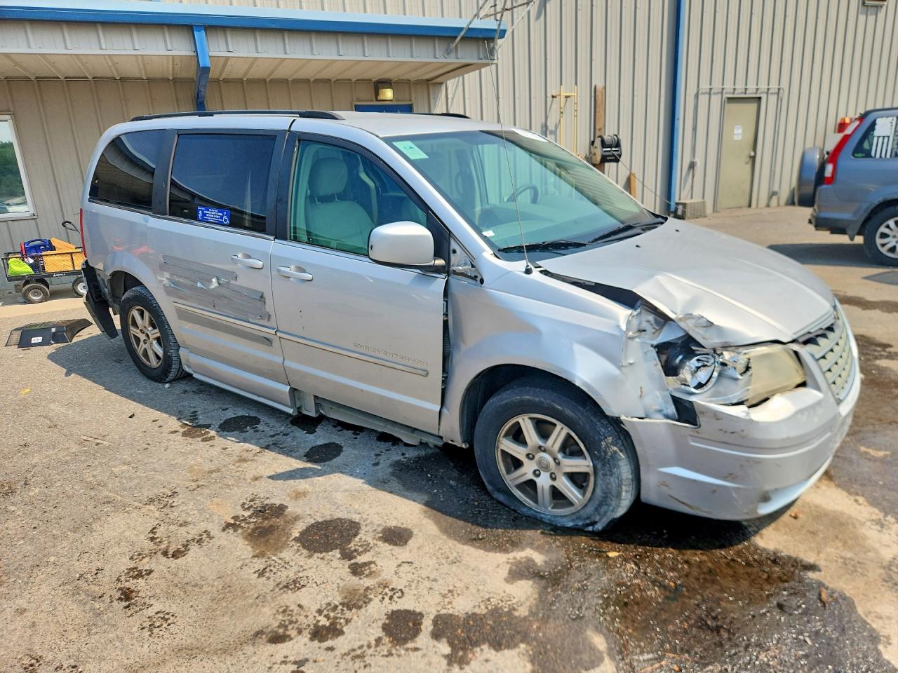2009 Chrysler Town & Country Touring Серебряный vin: 2A8HR54149R508556