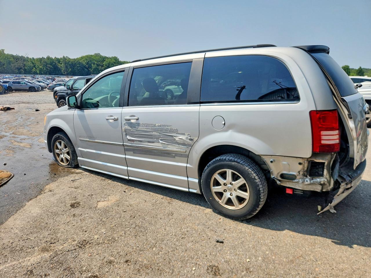 2009 Chrysler Town & Country Touring Серебряный vin: 2A8HR54149R508556