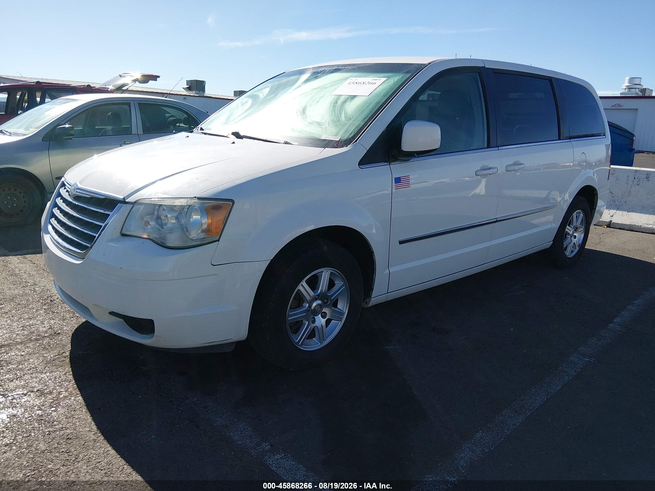 2009 Chrysler Town & Country Touring White vin: 2A8HR54149R683809