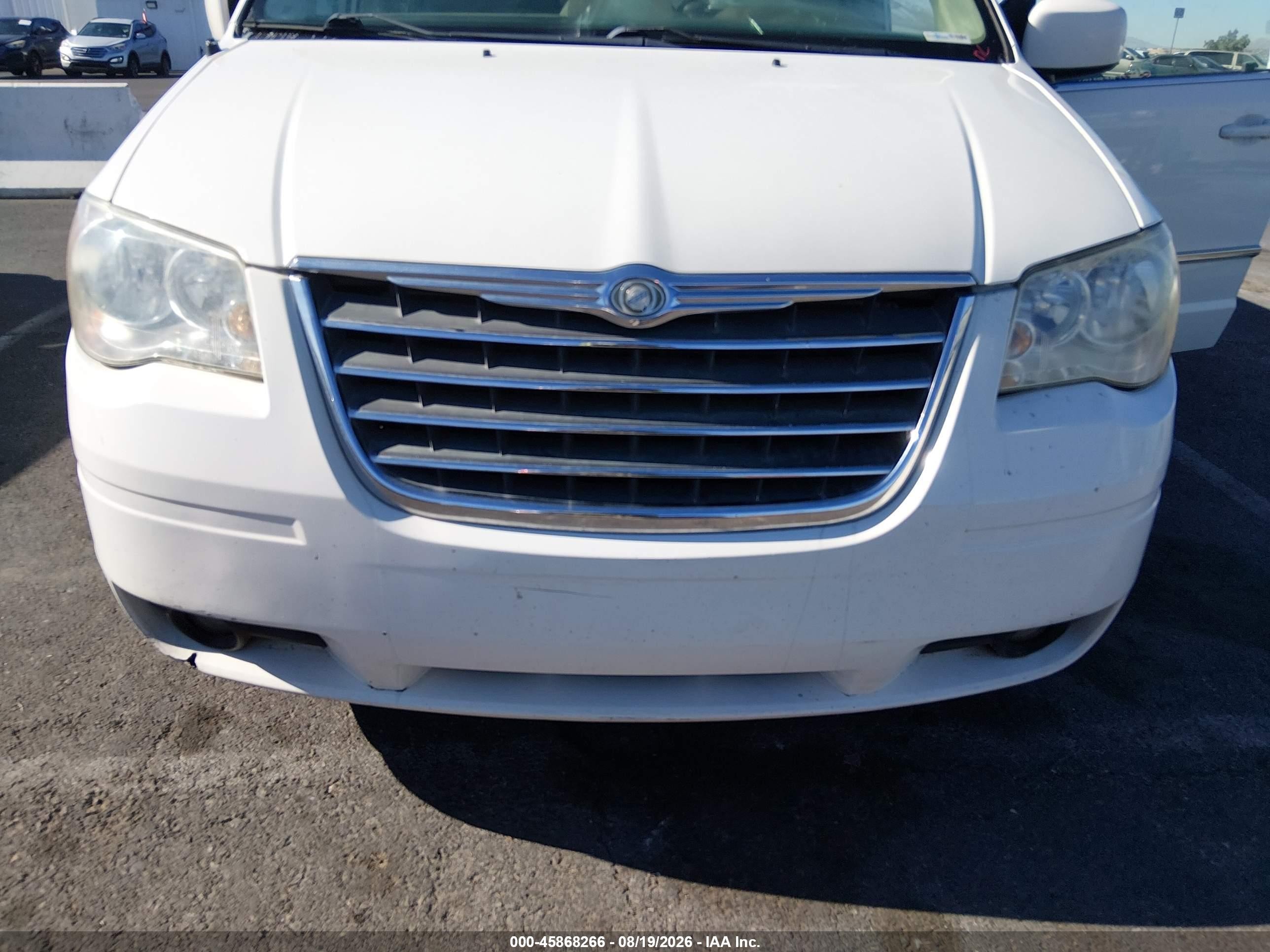 2009 Chrysler Town & Country Touring White vin: 2A8HR54149R683809