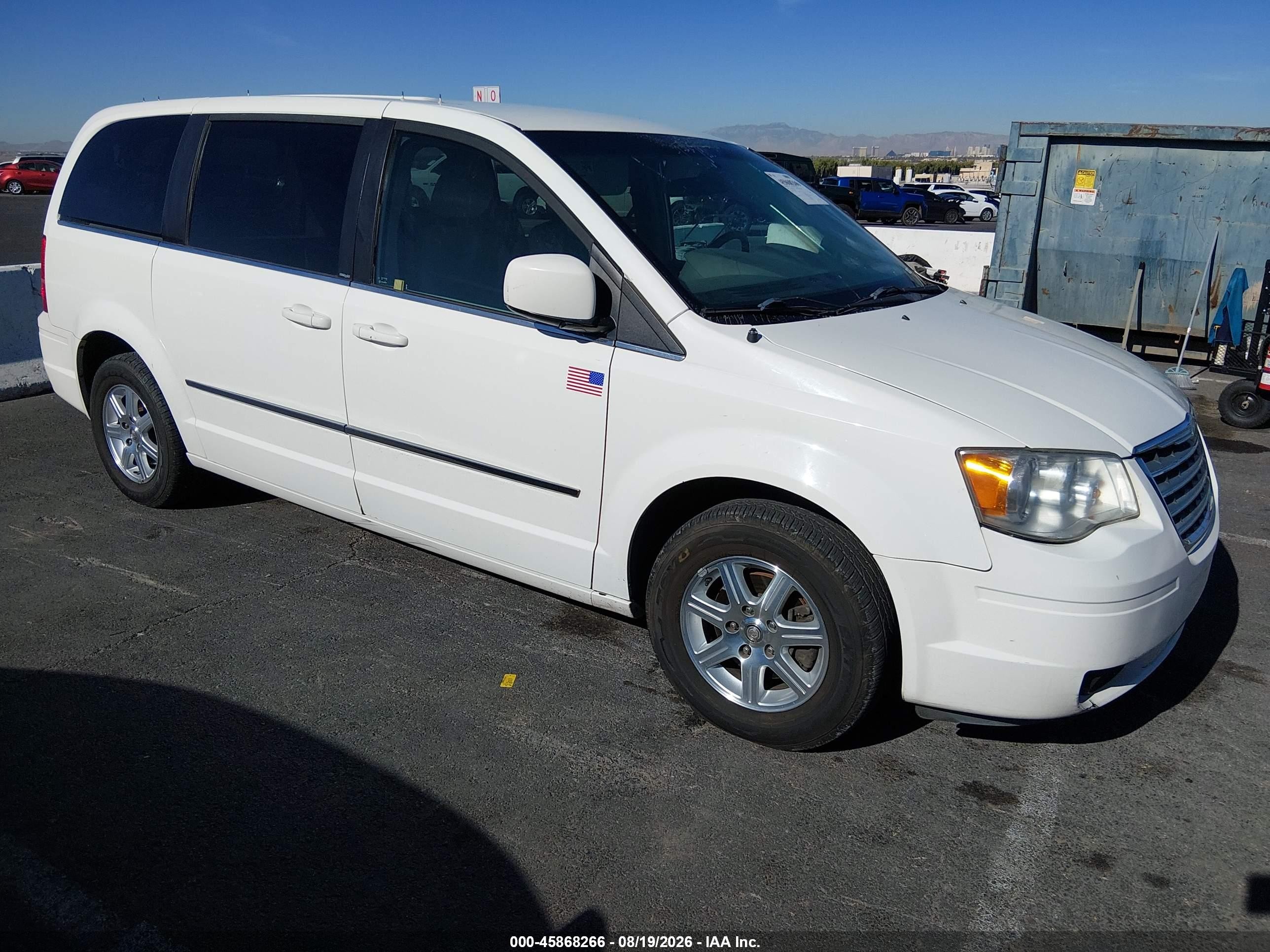 2009 Chrysler Town & Country Touring White vin: 2A8HR54149R683809