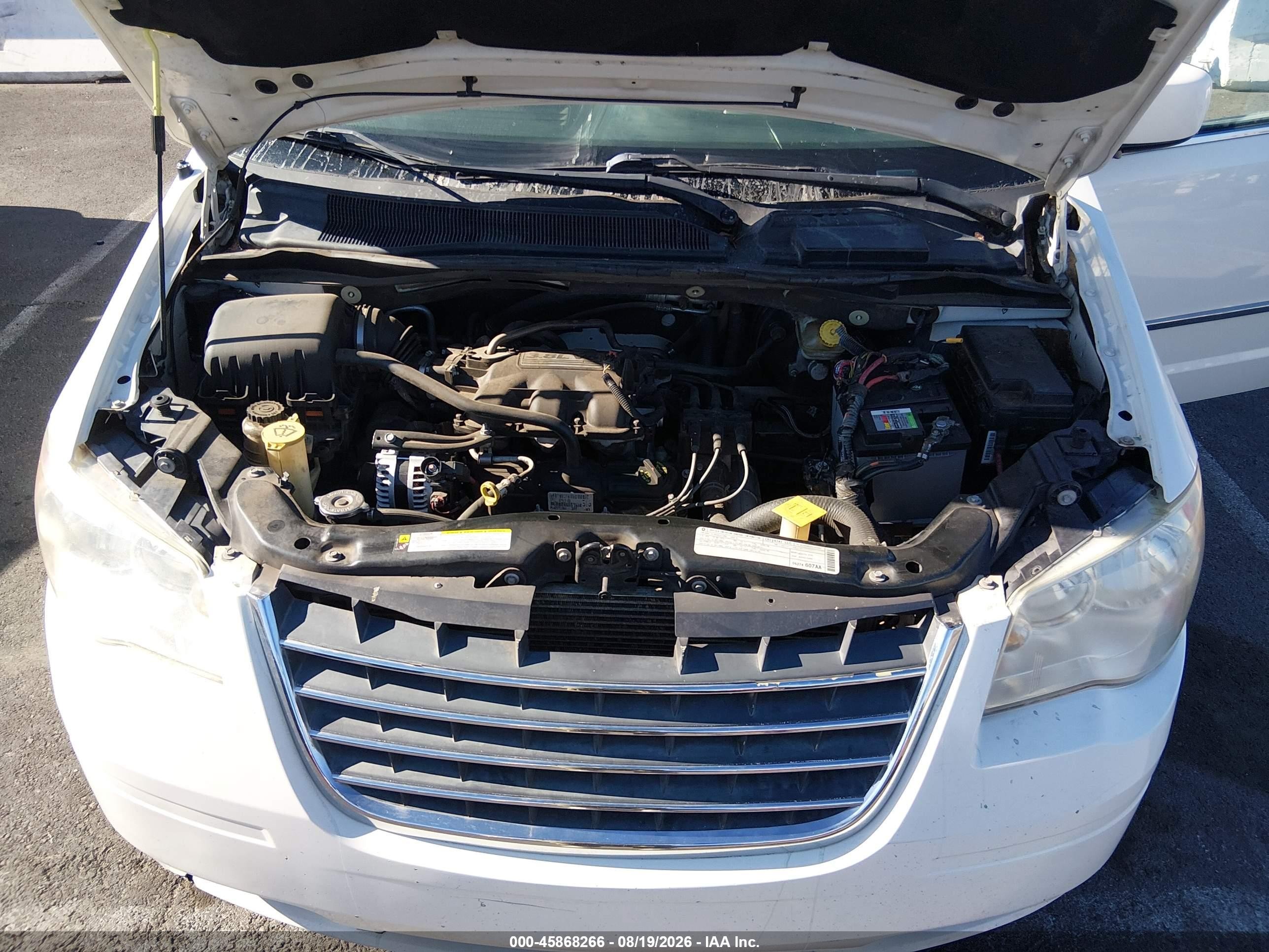 2009 Chrysler Town & Country Touring White vin: 2A8HR54149R683809