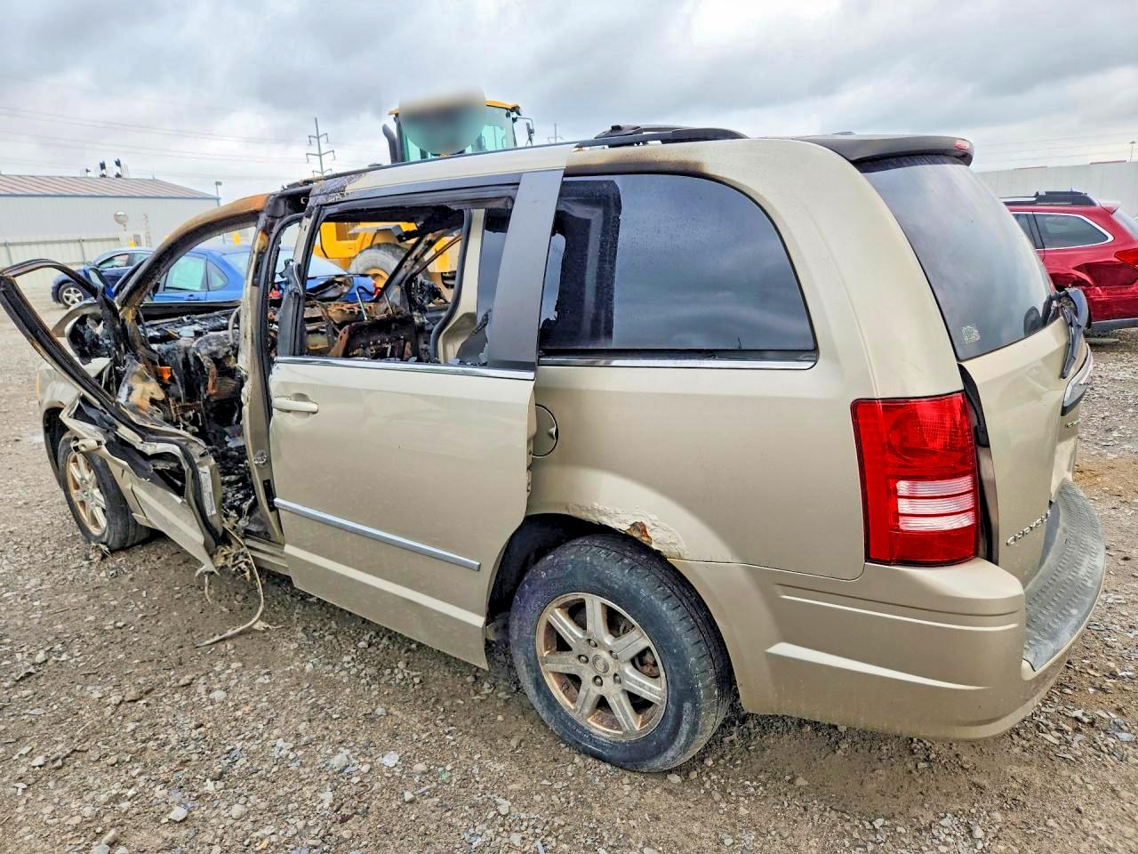 2009 Chrysler Town & Country Touring Gold vin: 2A8HR54159R627622