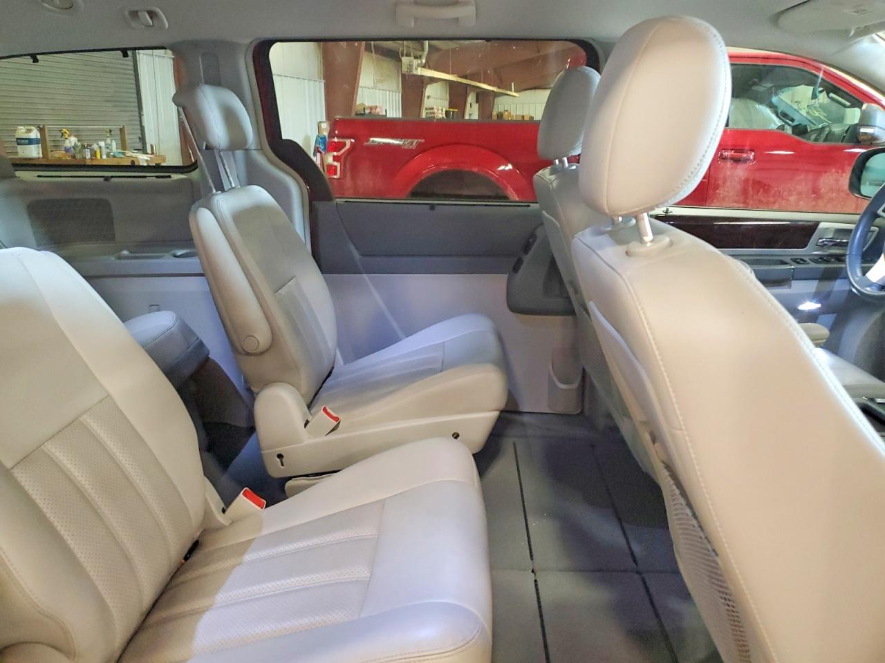 2009 Chrysler Town & Country Touring Burgundy vin: 2A8HR54169R635681