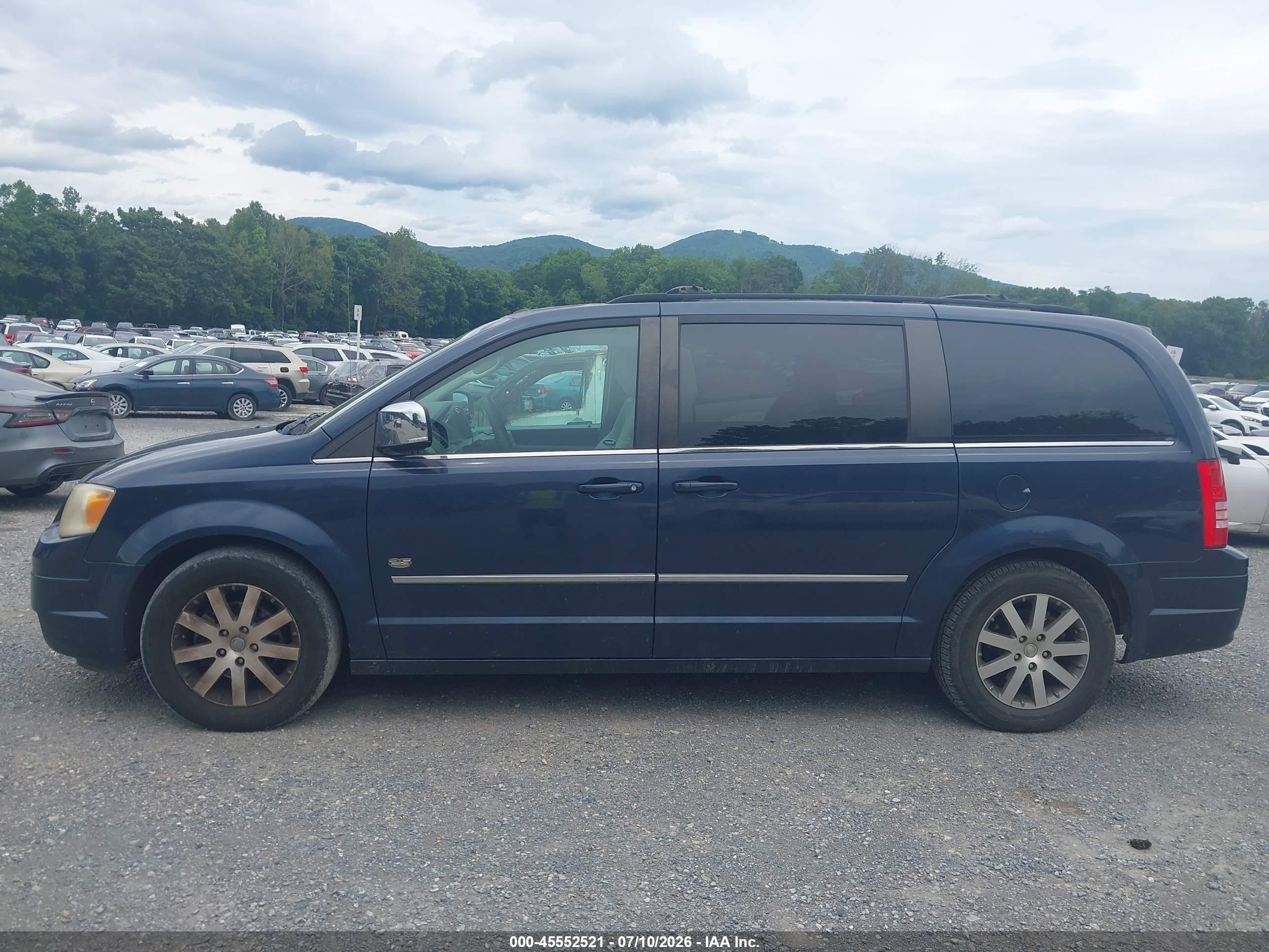 2009 Chrysler Town & Country Touring Blue vin: 2A8HR54169R676943