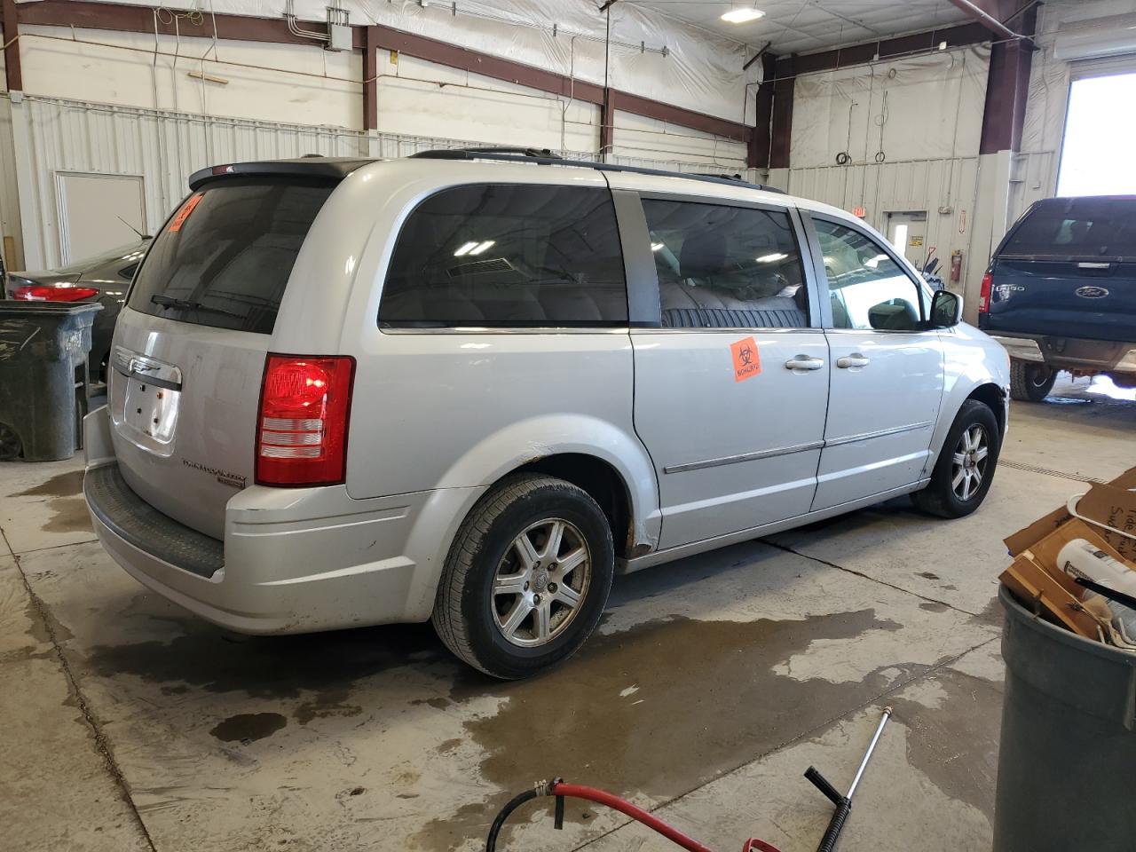 2009 Chrysler Town & Country Touring Серебряный vin: 2A8HR54179R525495