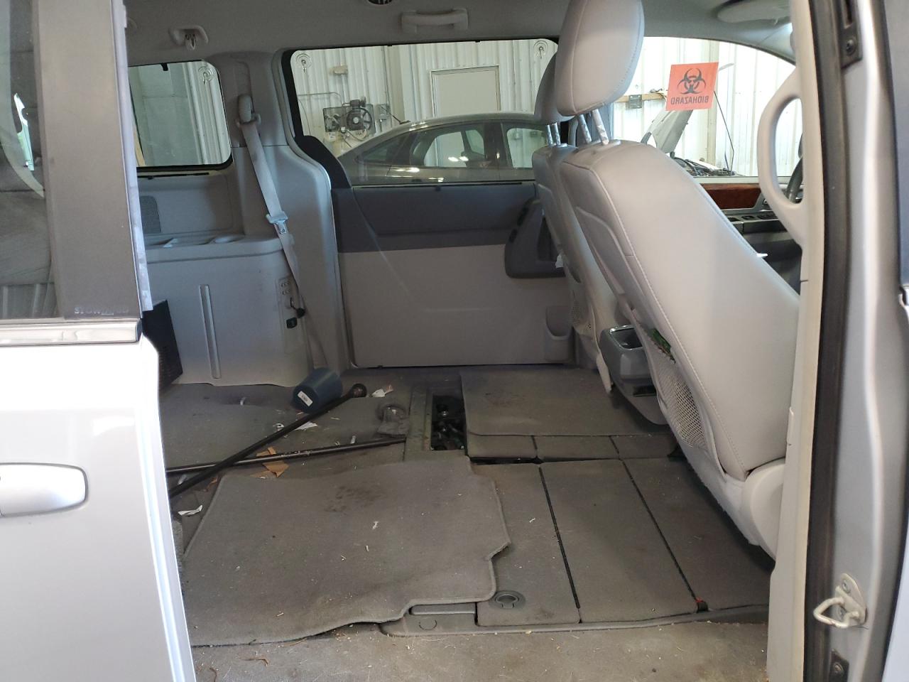 2009 Chrysler Town & Country Touring Серебряный vin: 2A8HR54179R525495