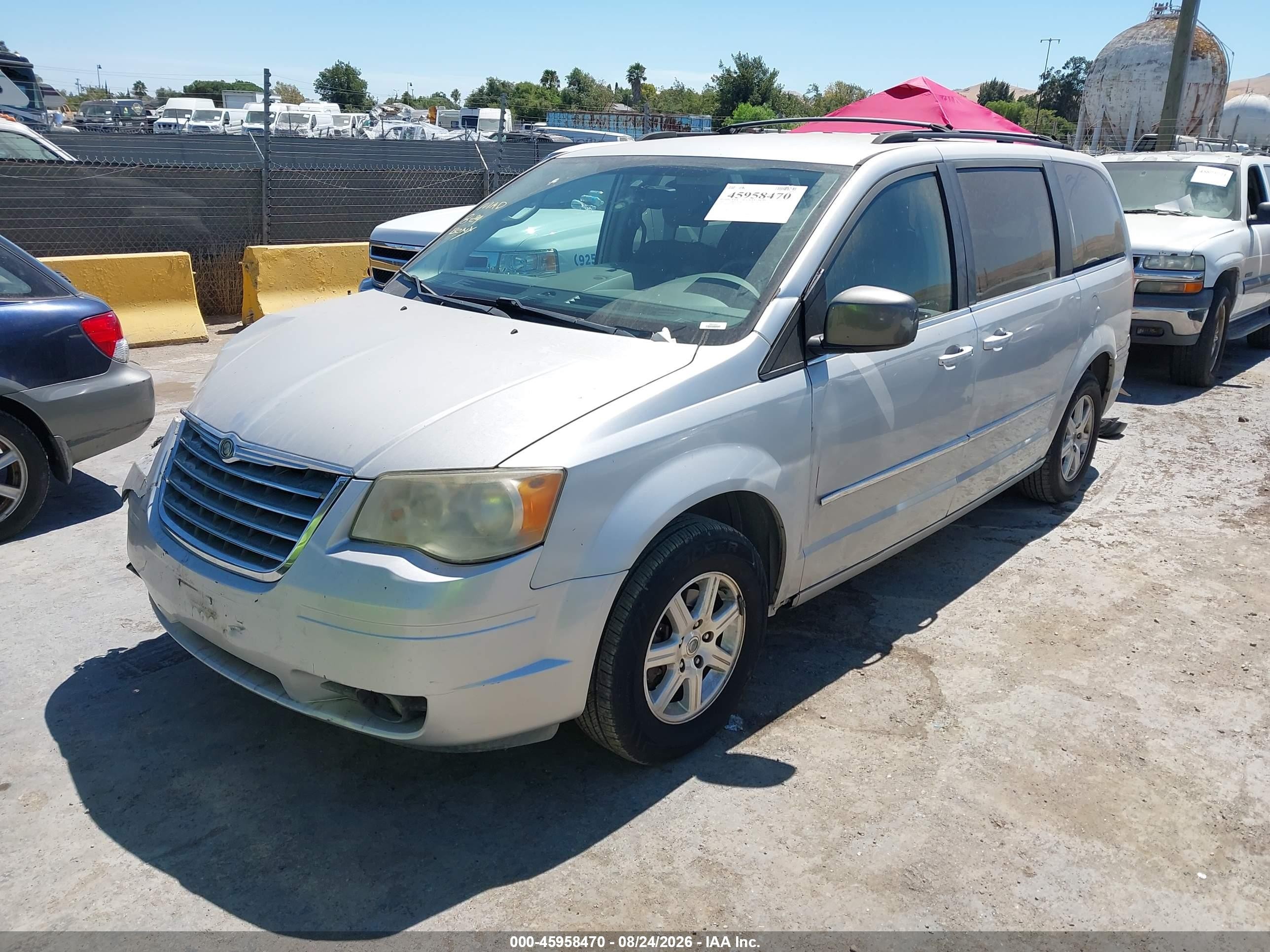 2009 Chrysler Town & Country Touring Silver vin: 2A8HR54179R533970