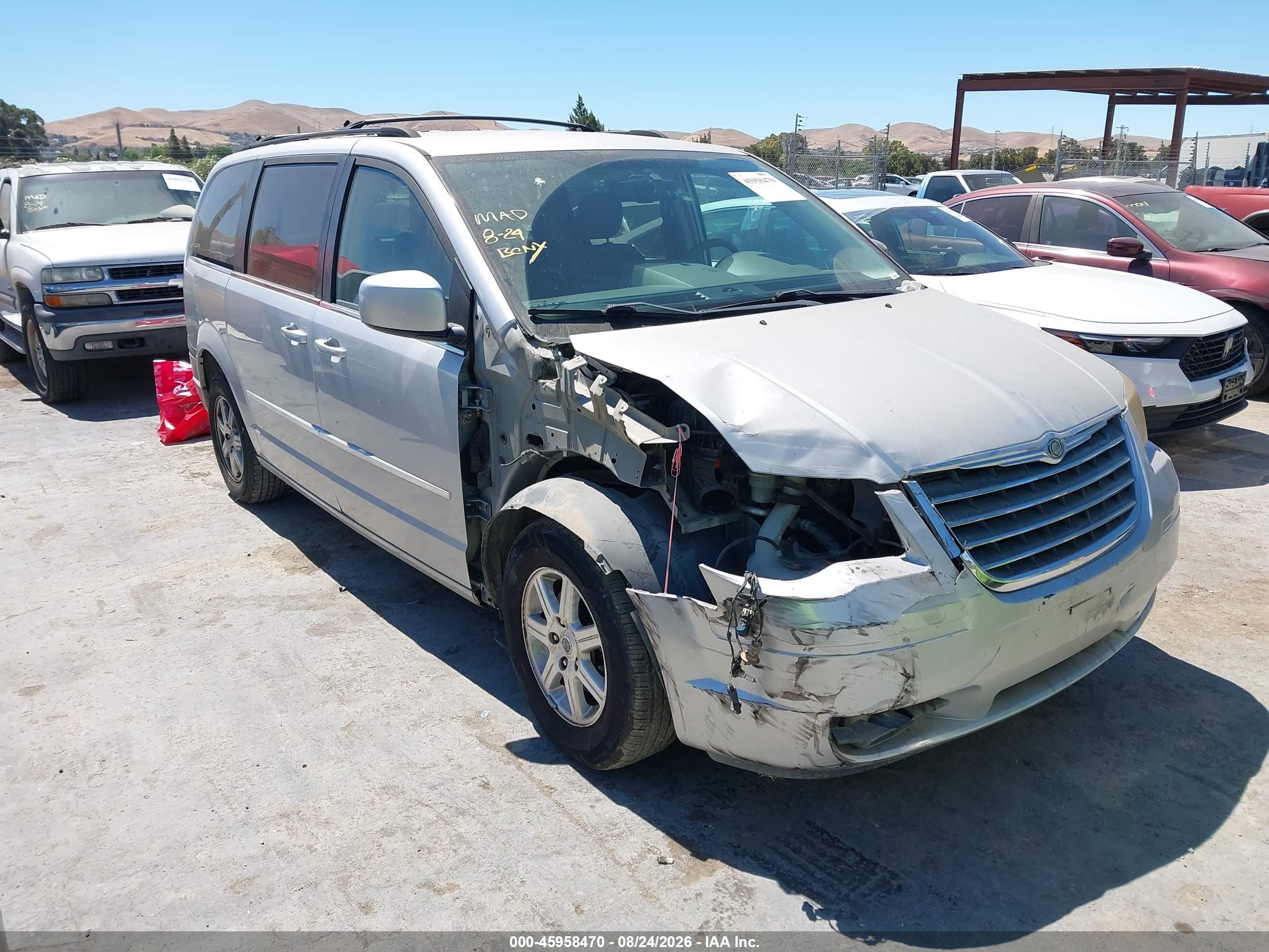 2009 Chrysler Town & Country Touring Silver vin: 2A8HR54179R533970
