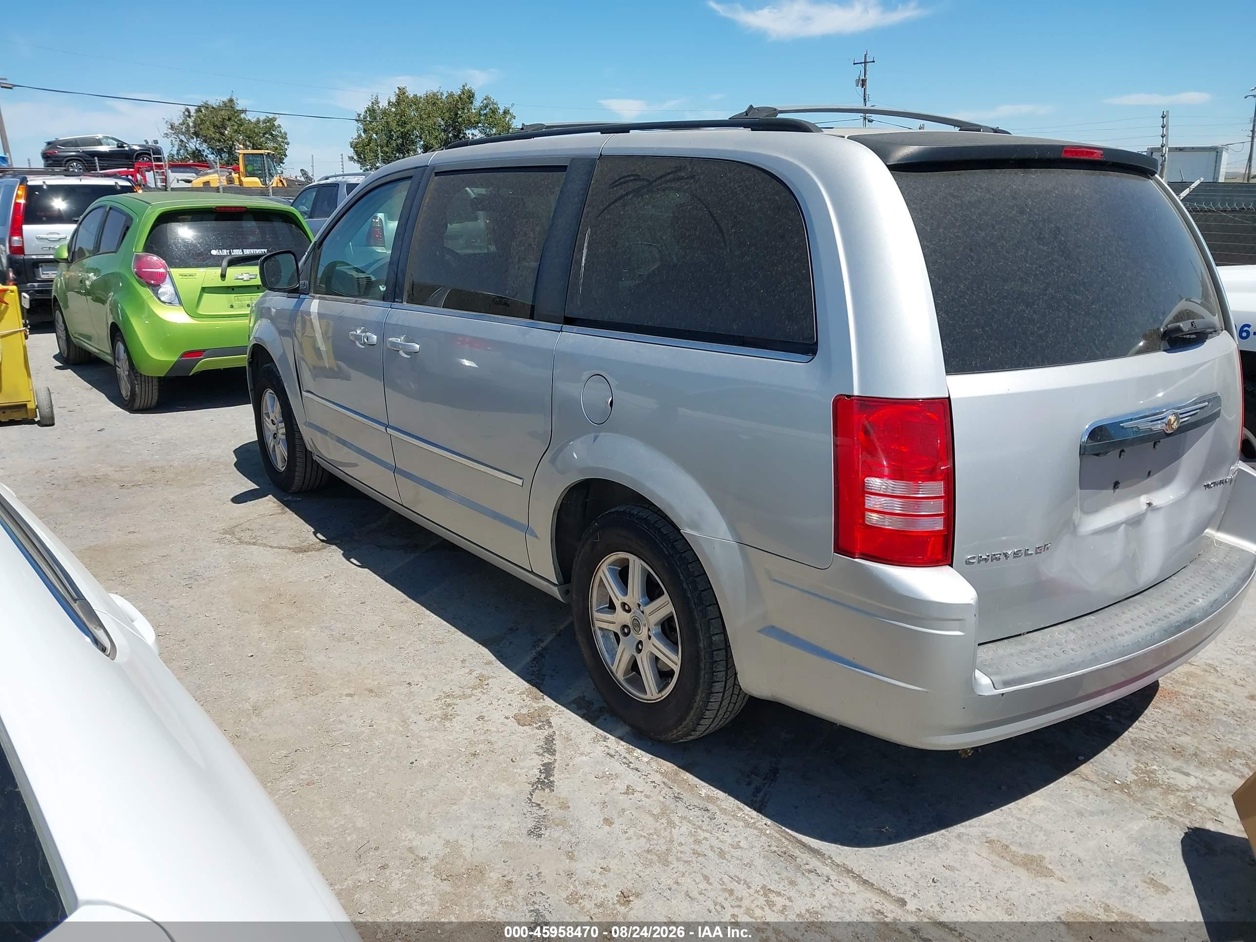 2009 Chrysler Town & Country Touring Silver vin: 2A8HR54179R533970