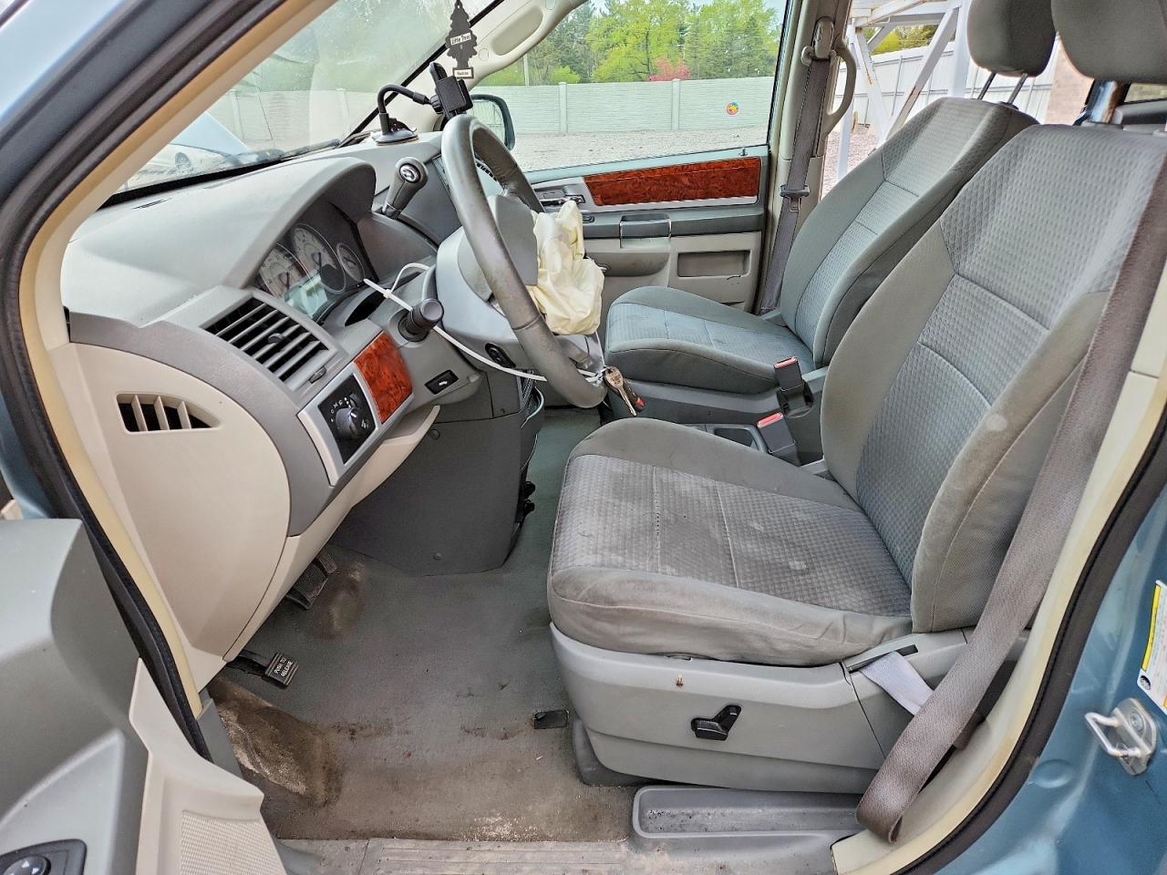 2009 Chrysler Town & Country Touring Turquoise vin: 2A8HR54179R540076