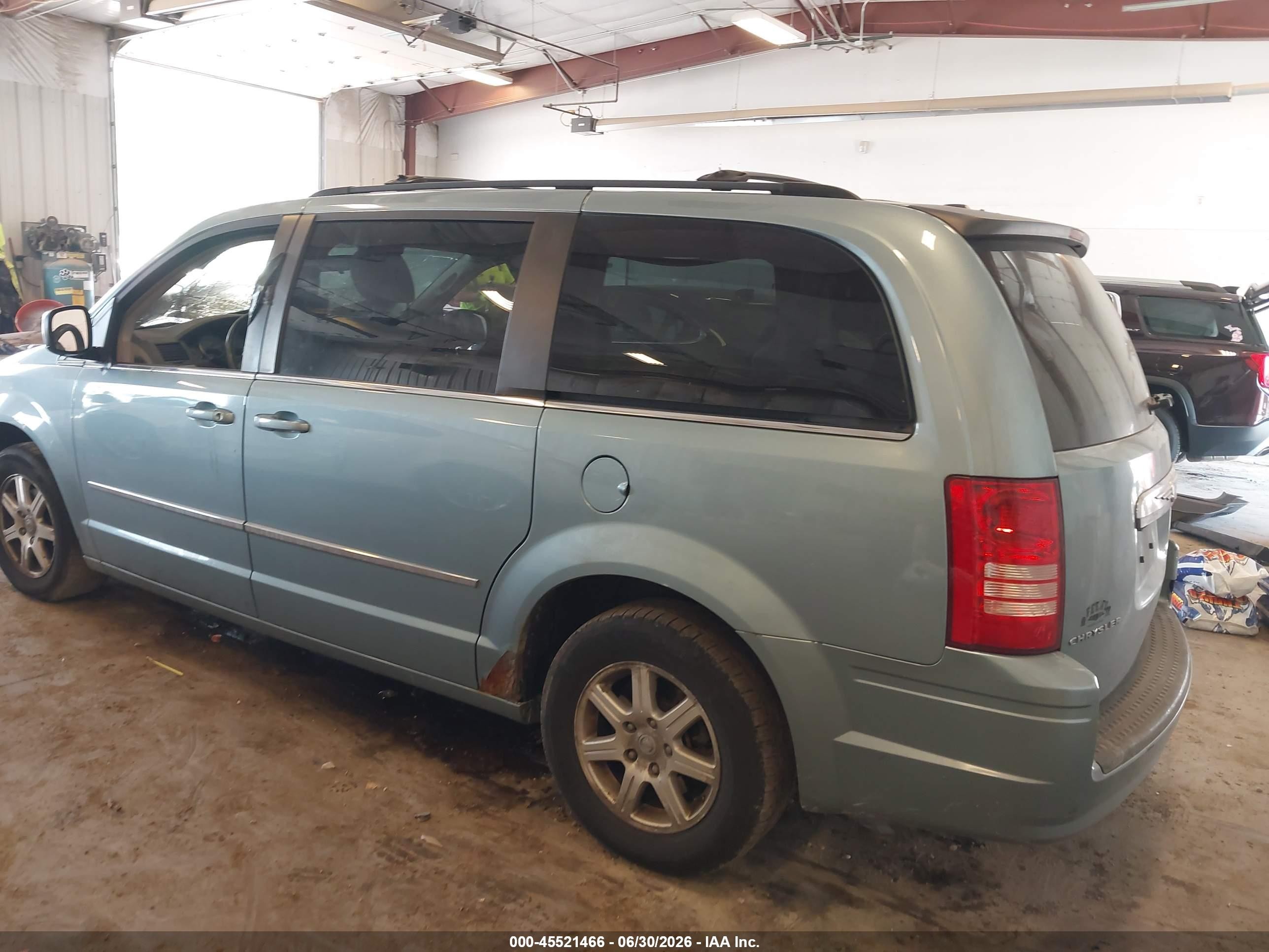 2009 Chrysler Town & Country Touring Blue vin: 2A8HR54179R558139