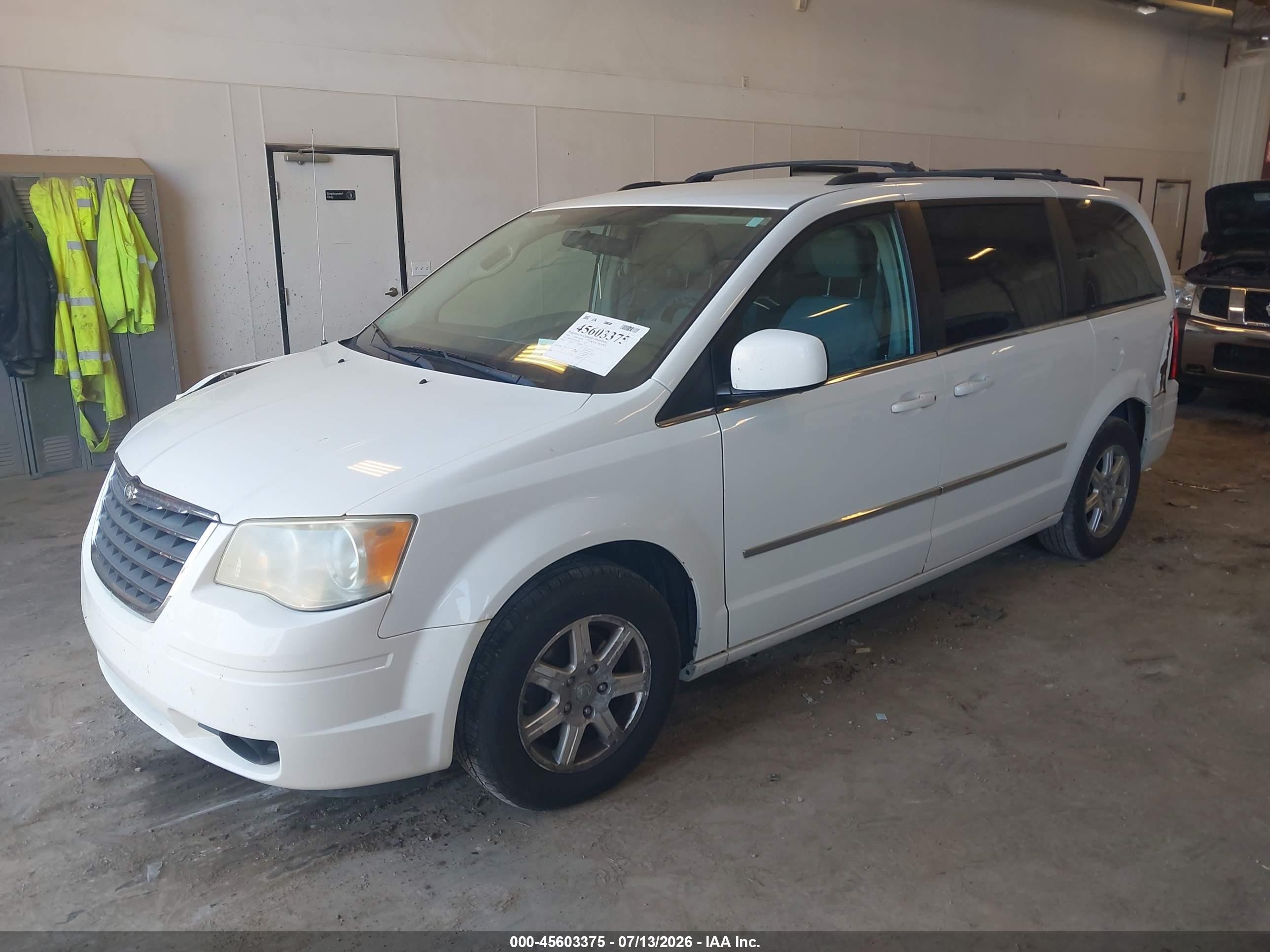 2009 Chrysler Town & Country Touring White vin: 2A8HR54179R614306