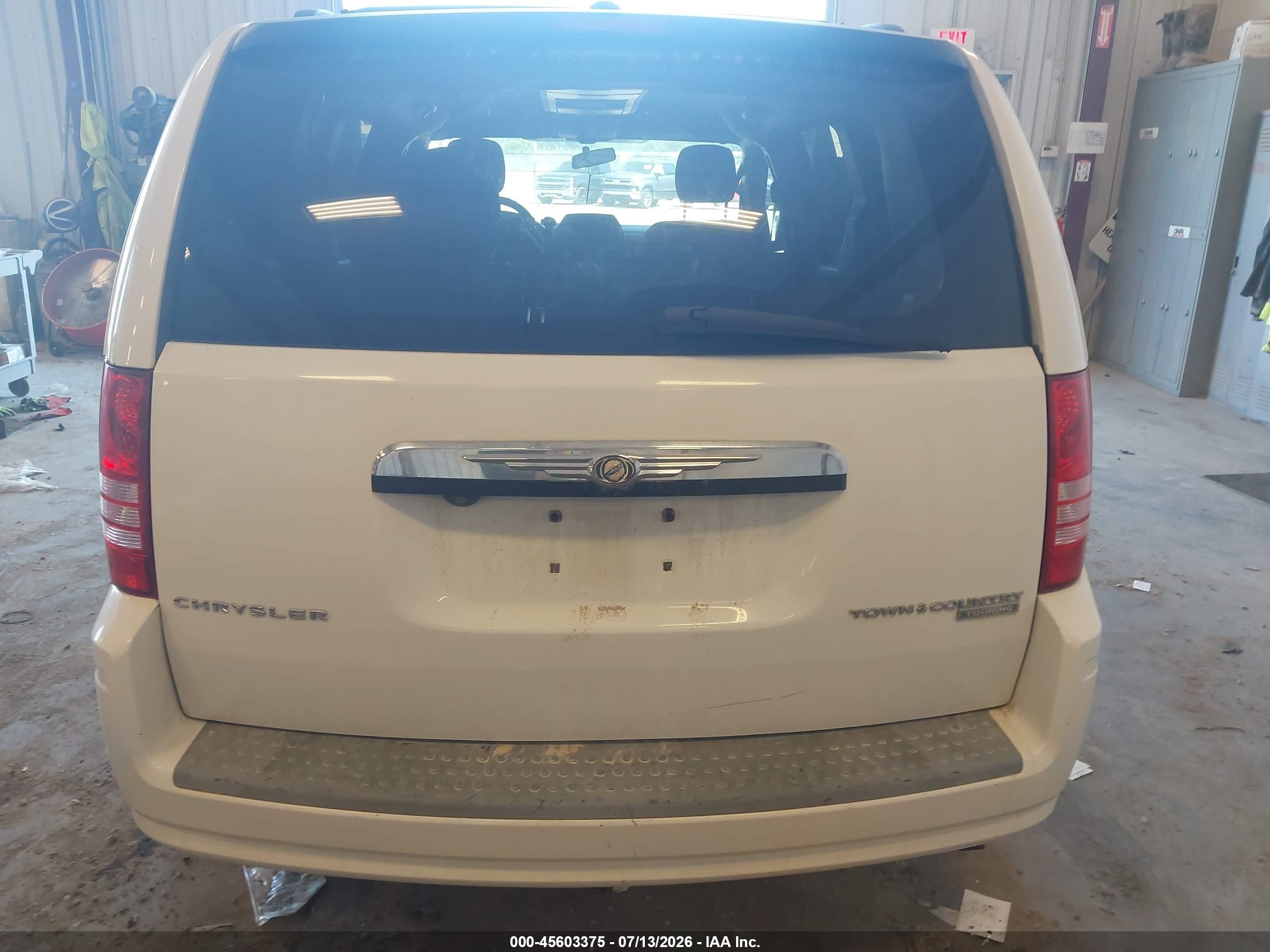 2009 Chrysler Town & Country Touring White vin: 2A8HR54179R614306