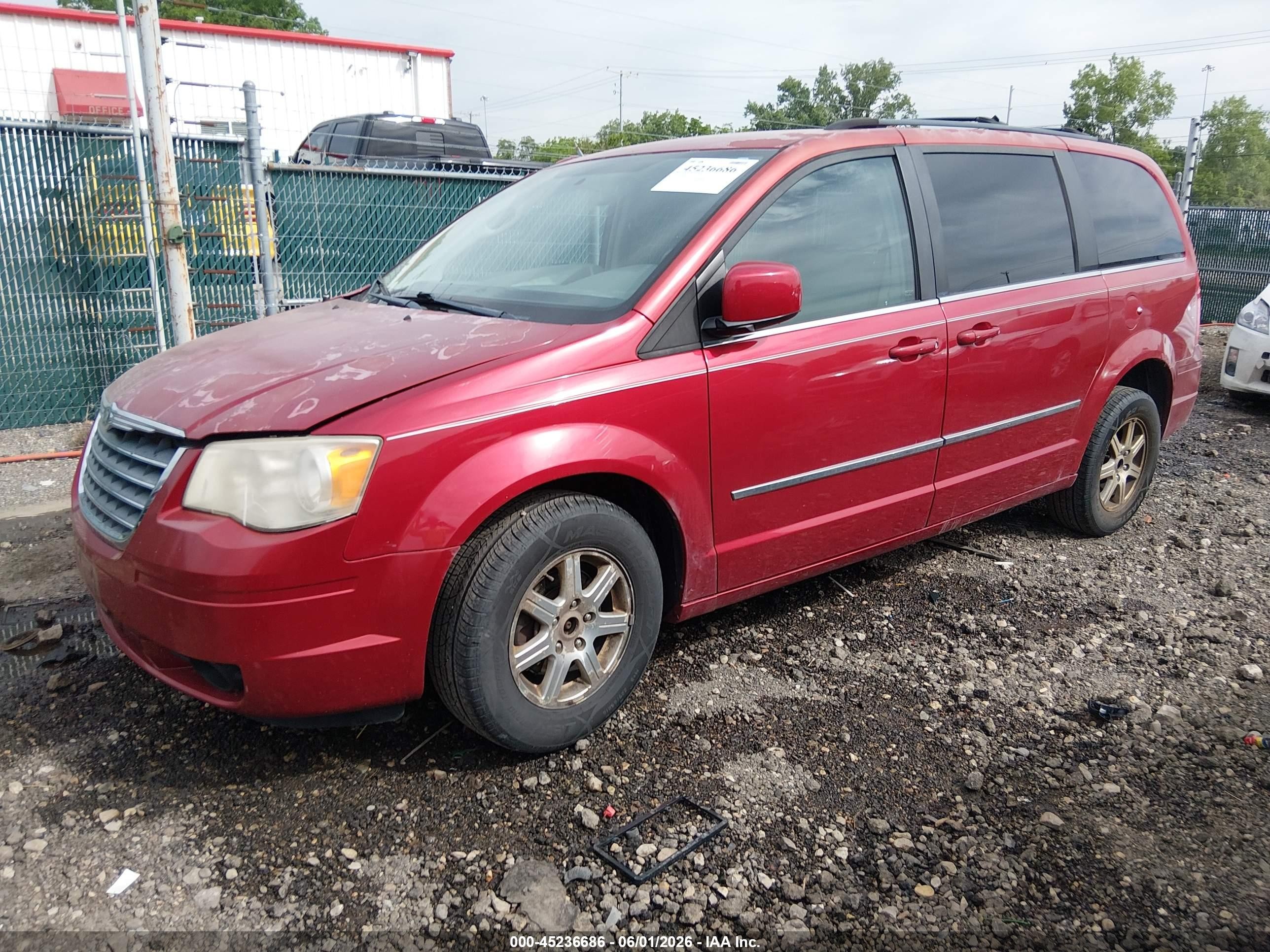 2009 Chrysler Town & Country Touring Red vin: 2A8HR54179R665210
