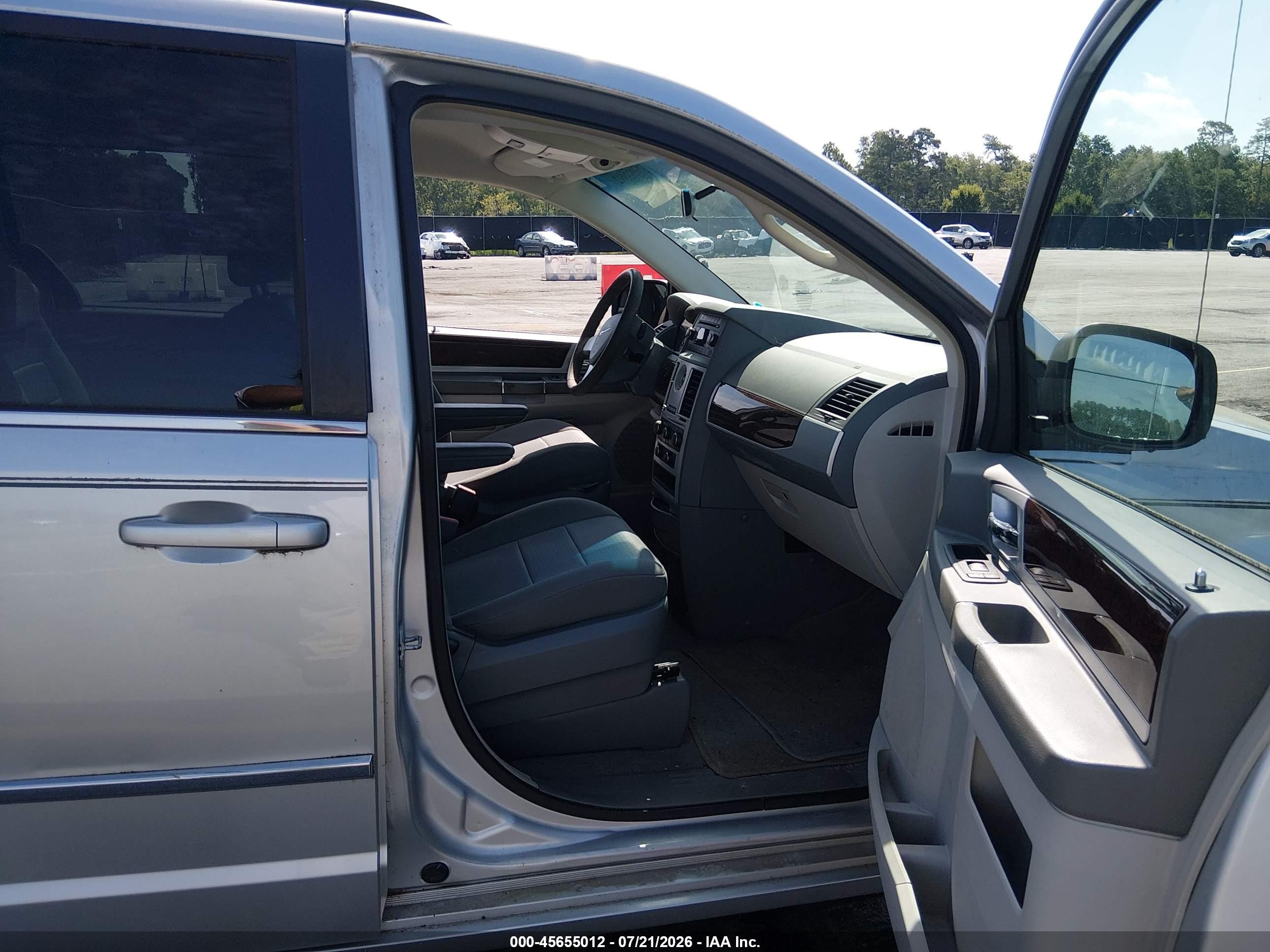 2009 Chrysler Town & Country Touring Серебряный vin: 2A8HR54179R673338