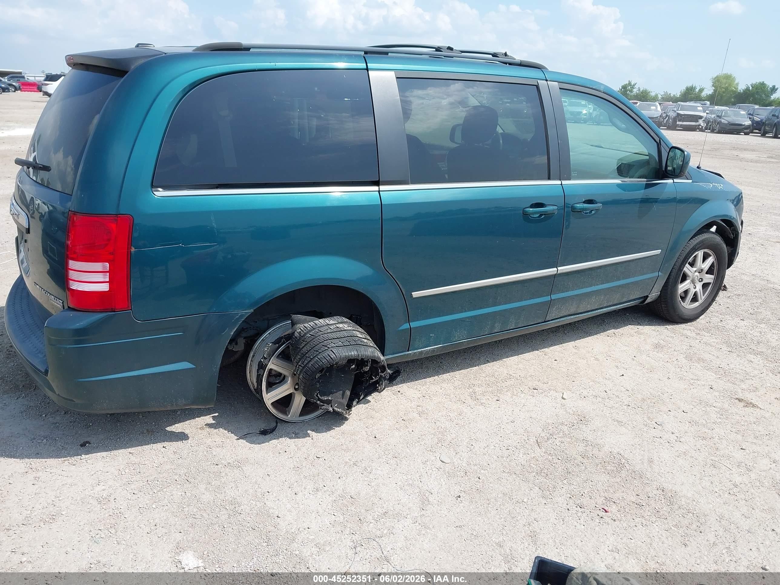 2009 Chrysler Town & Country Touring Green vin: 2A8HR54189R578061