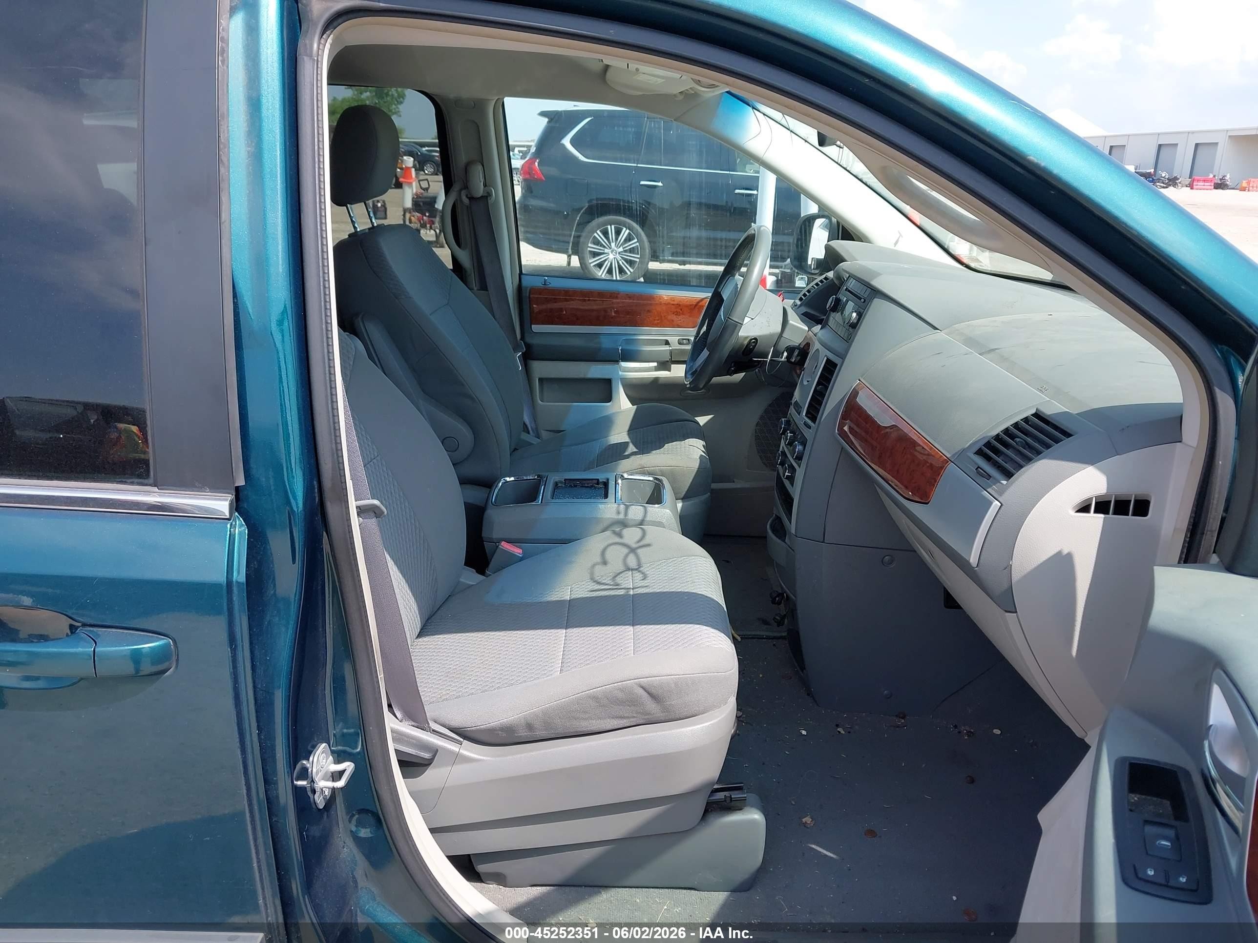 2009 Chrysler Town & Country Touring Green vin: 2A8HR54189R578061