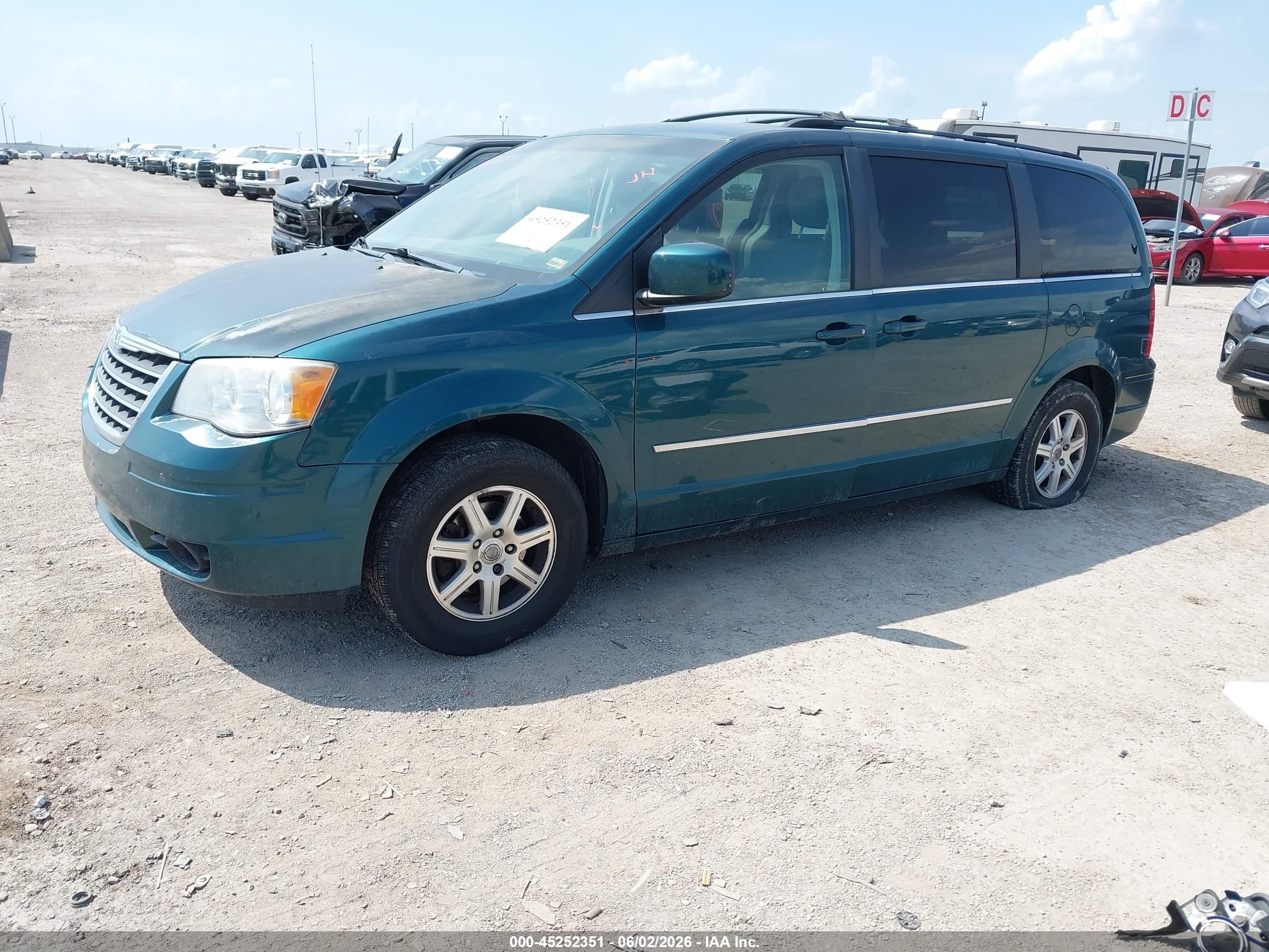 2009 Chrysler Town & Country Touring Green vin: 2A8HR54189R578061